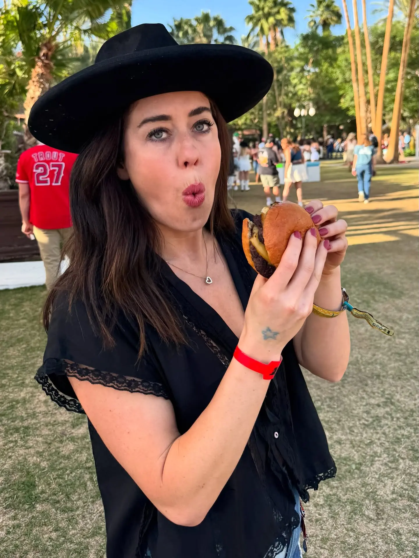 Manon Mathews Enjoys Burger Bite at Stagecoach Festival
