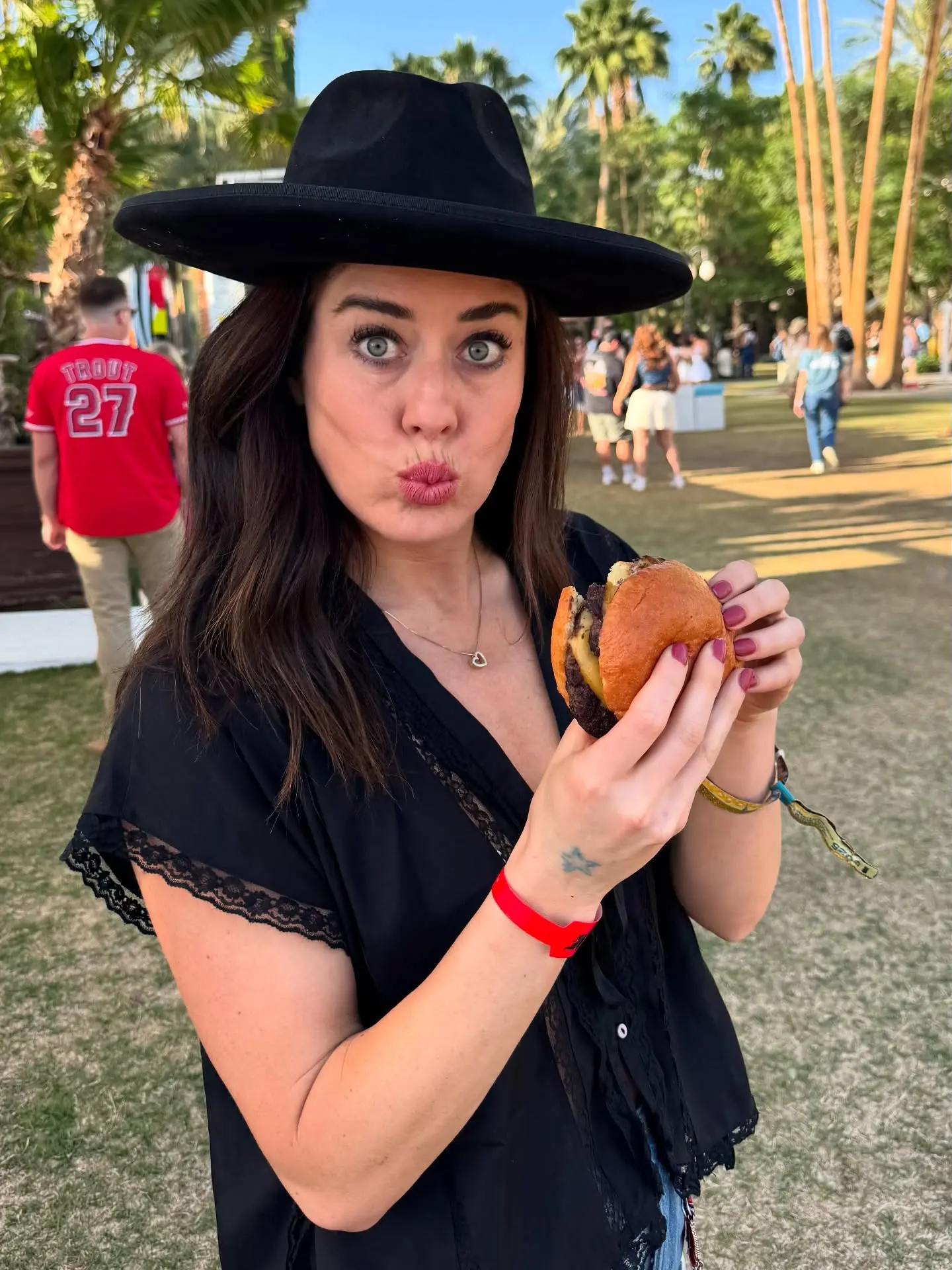 Manon Mathews Enjoys Burger Bite at Stagecoach Festival