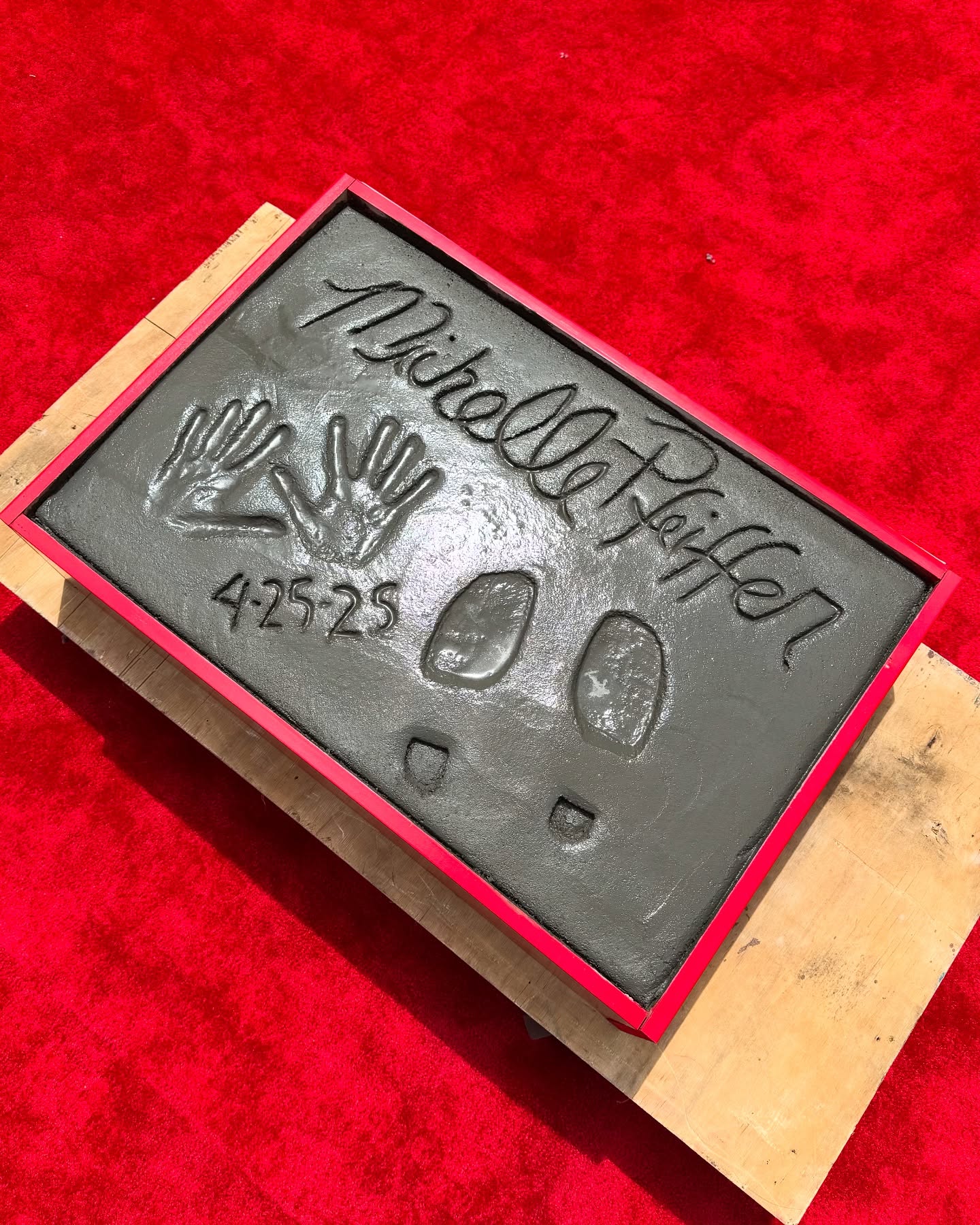 Michelle Pfeiffer Shines at TCM Hand & Footprint Ceremony Michelle Pfeiffer thanks her dedicated team after a heartfelt appearance at TCM traditions!