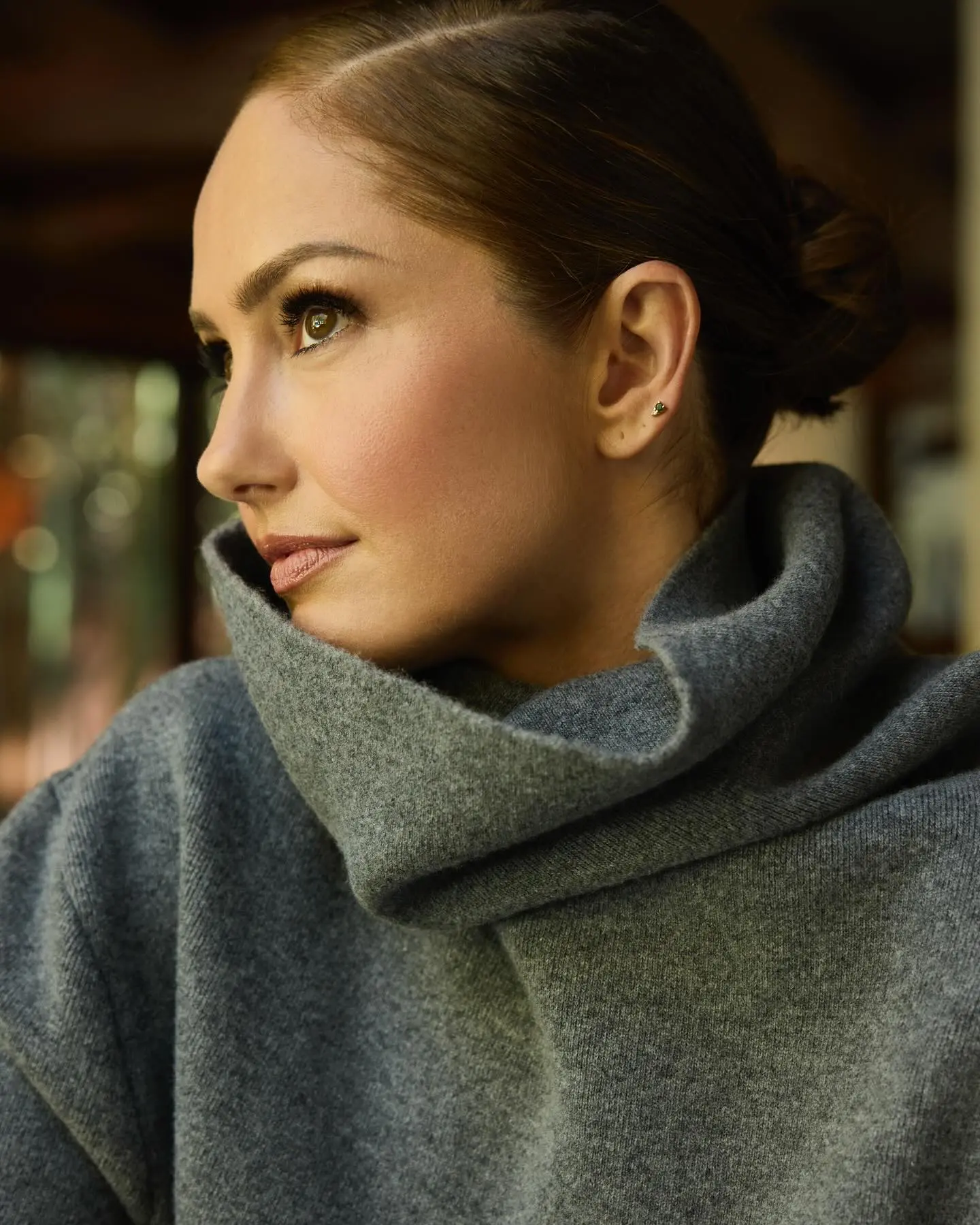 Minka Kelly Shares Stunning Photoshoot With All-Star Glam Team Behind The Scenes Friday Night Lights star showcases elegant new portraits with her trusted style collaborators