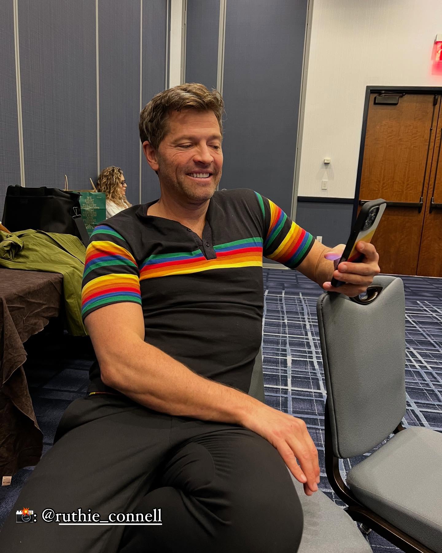 Misha Collins Flaunts Bold Look With Clever ‘Matching’ Style
