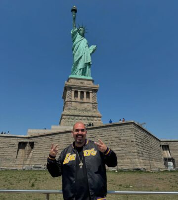 Character actor known for tough guy roles smiles big while fulfilling tourist dream in NYC