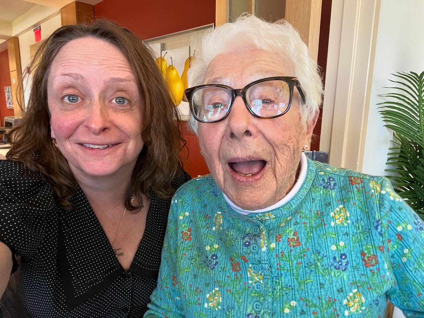 Rachel Dratch Celebrates Family Reunion With 102-Year-Old Aunt Mary And 90-Year-Old Uncle Morry In Boston