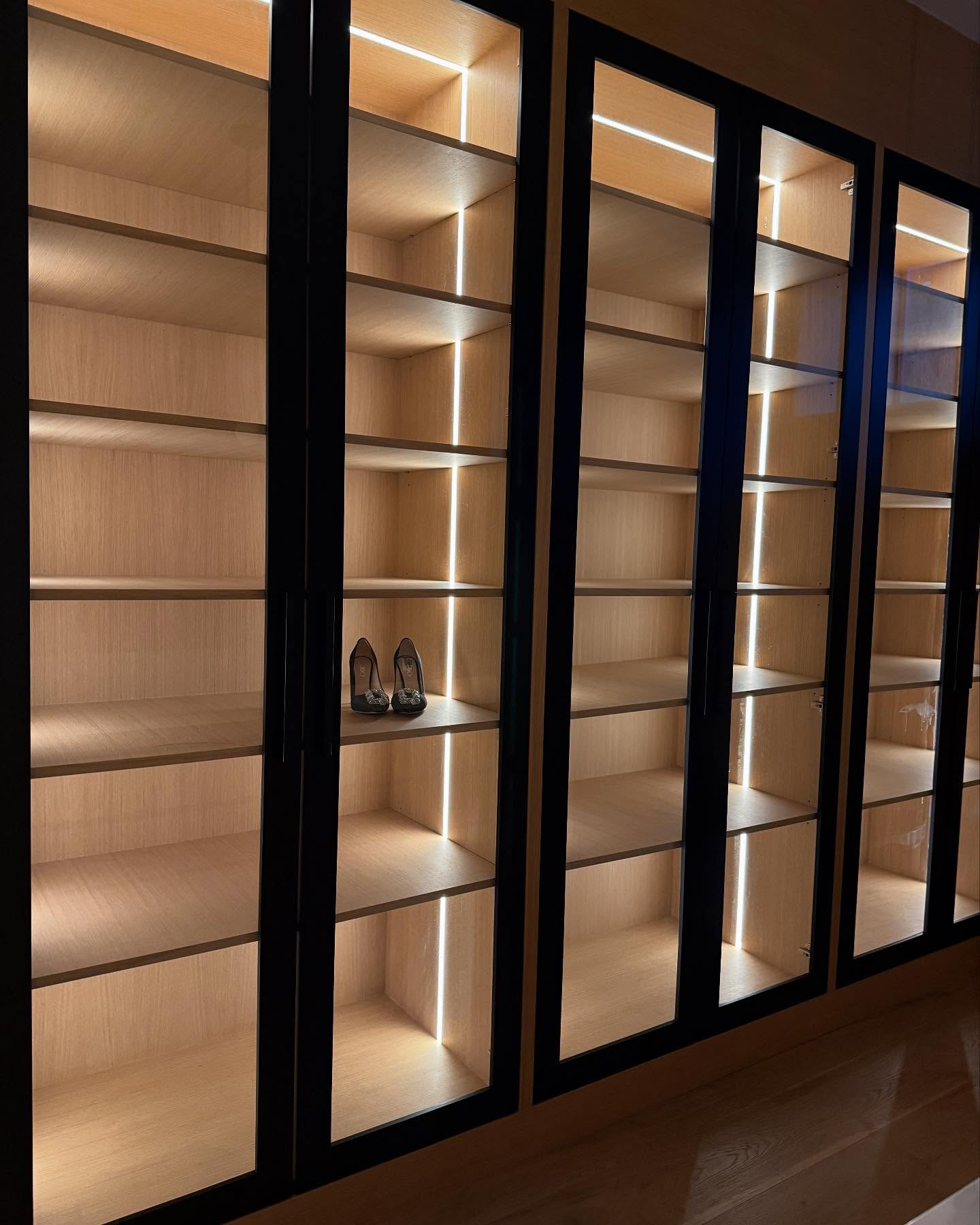 Sarah Michelle Gellar’s Closet Upgrade Ditches Mr Big Sarah Michelle Gellar delights fans with her stylish new closet upgrade and witty caption.!
