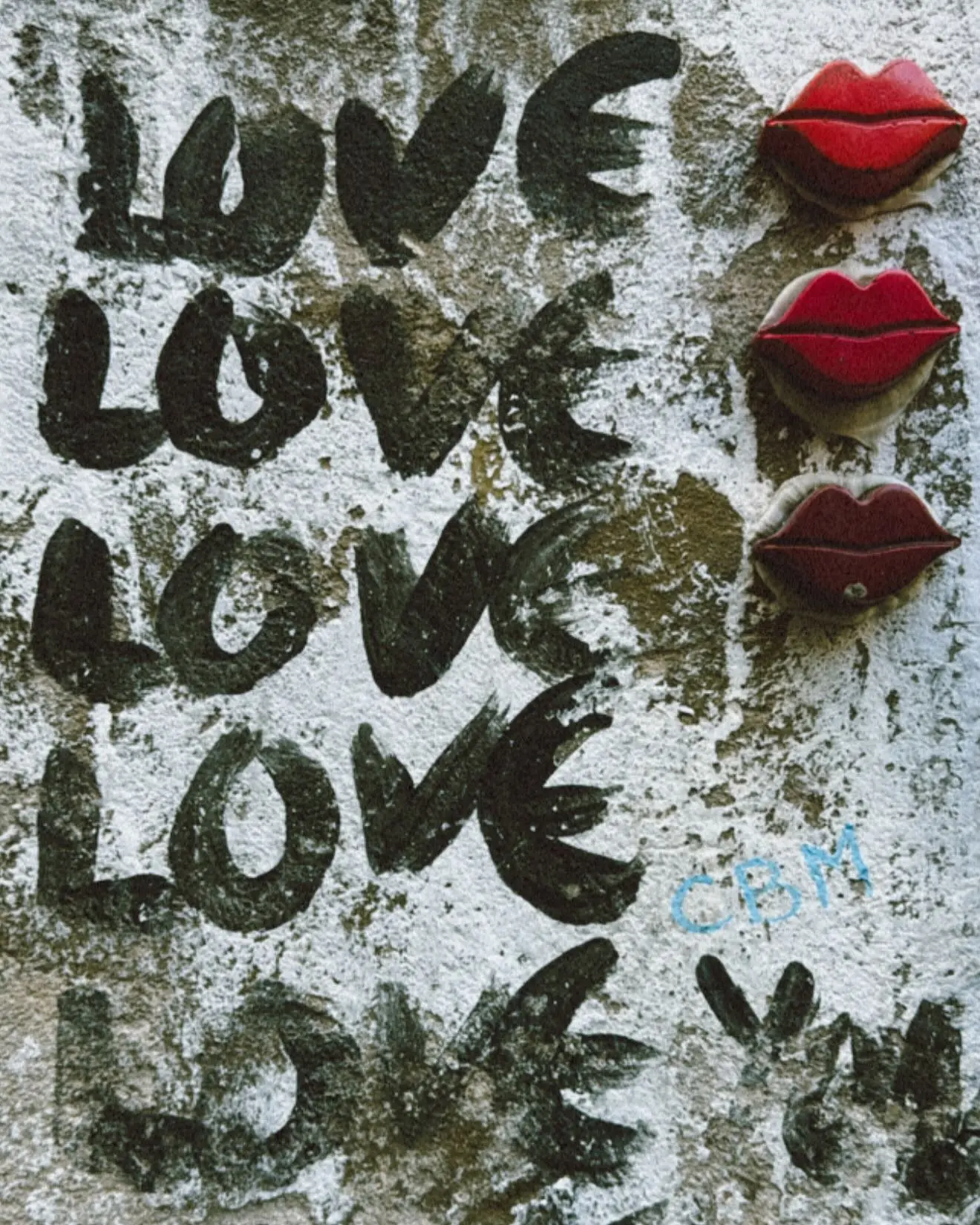 Shenae Grimes-Beech Shares Stunning Photo Tour Of Her Berlin Adventure