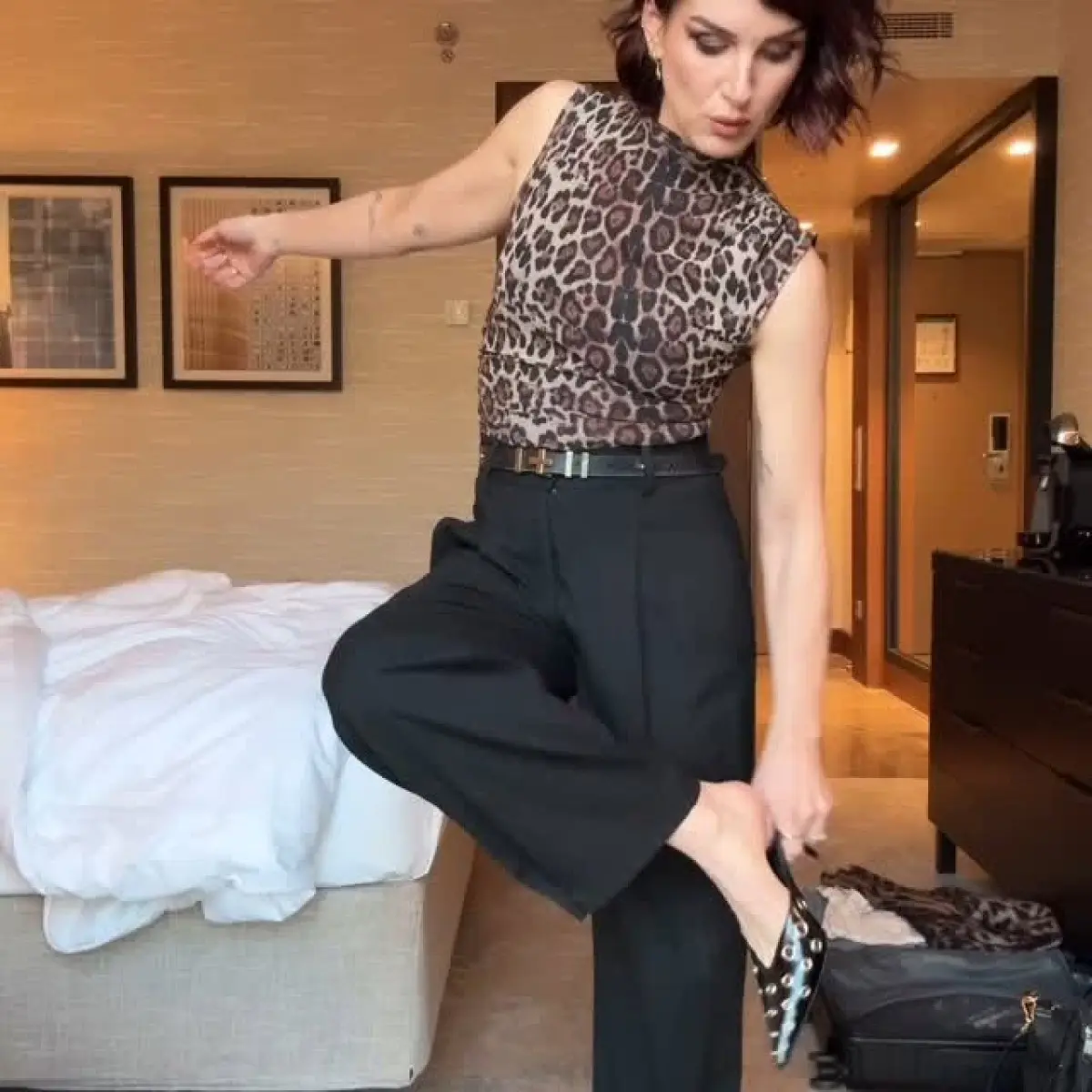 Shenae Grimes-Beech Transitions From Day to Night With Edgy Aesthetic Shenae Grimes-Beech stuns with a day-to-night look featuring leopard prints and smoky eyes.