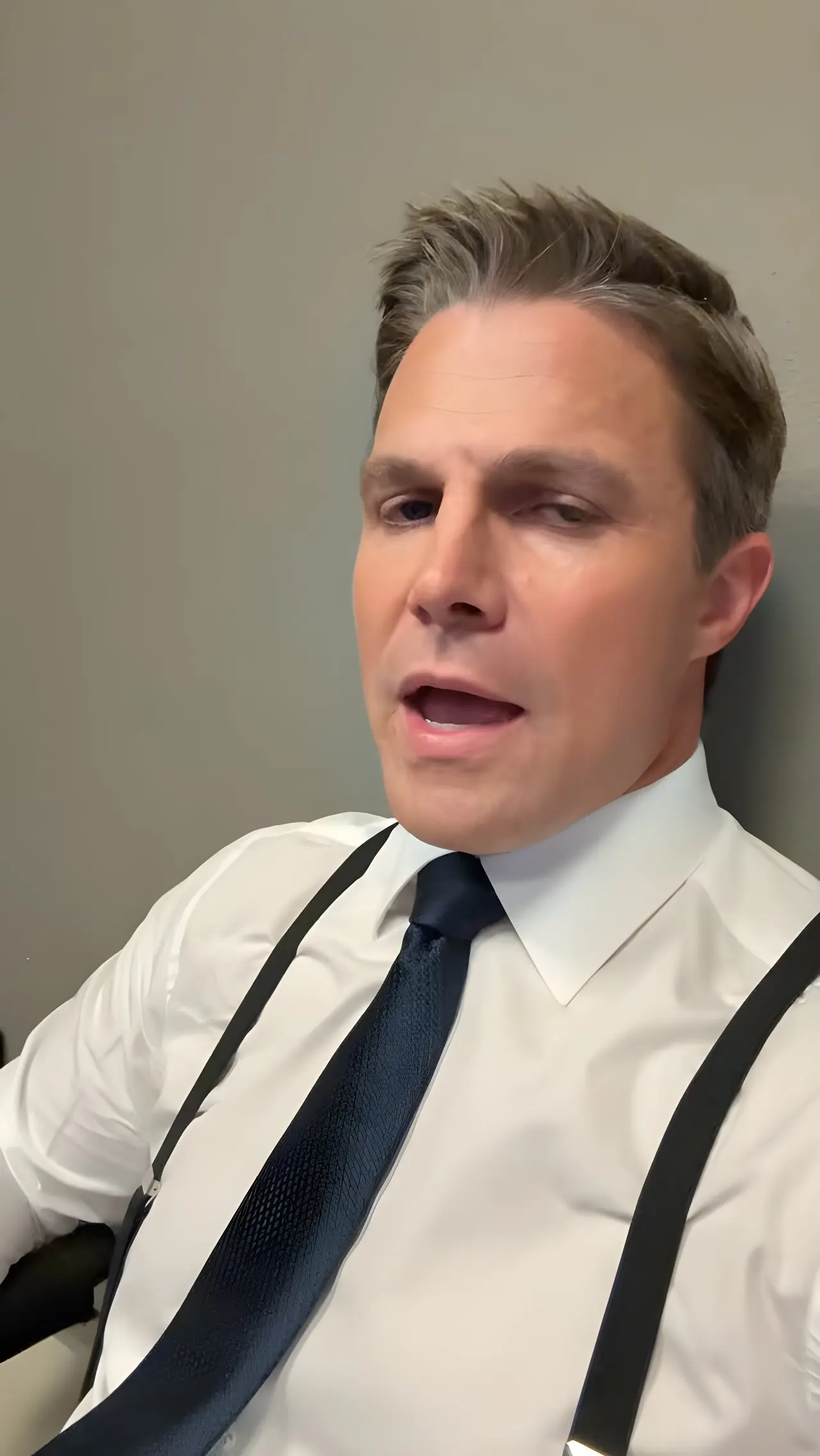 Stephen Amell Teases New Episode Of Suits LA, Prioritizes Guest Hospitality