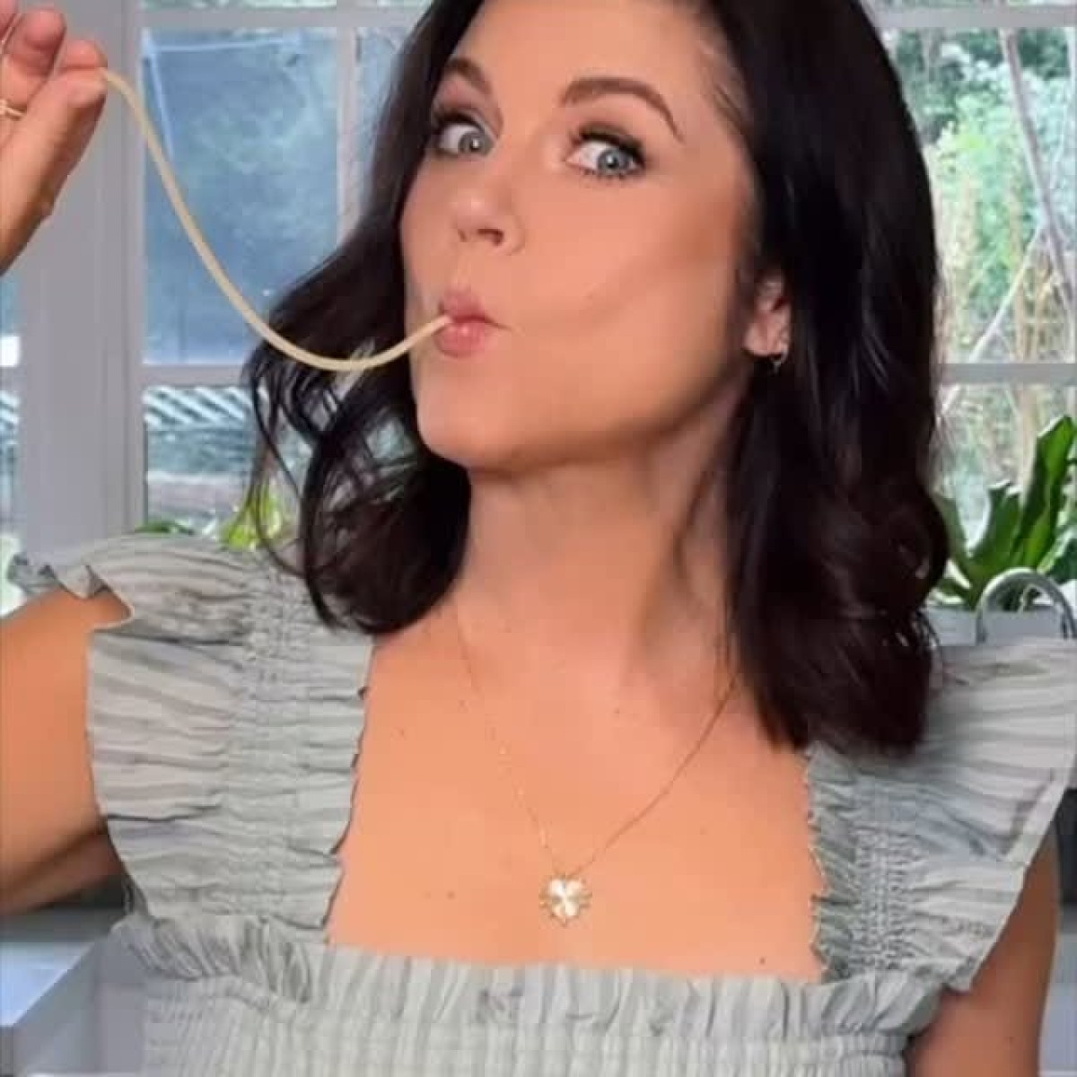 Actress unveils her fresh, creamy Spring Pea & Pancetta Carbonara recipe for foodies.