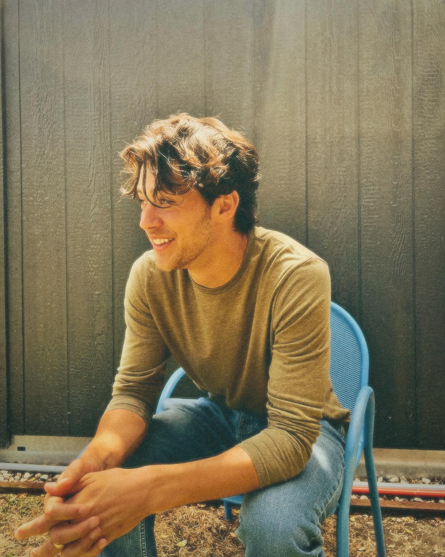 WiFi and Vibes: Matt Cornett’s Playful Insta Moment