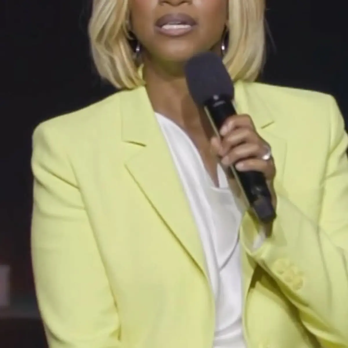 Yvonne Orji Shares Hilarious Easter Sunday Moment As Friend Gets ‘Roasted’ During Pastor’s Sermon Comedian and actress captures unexpected church humor in the Easter sermon..