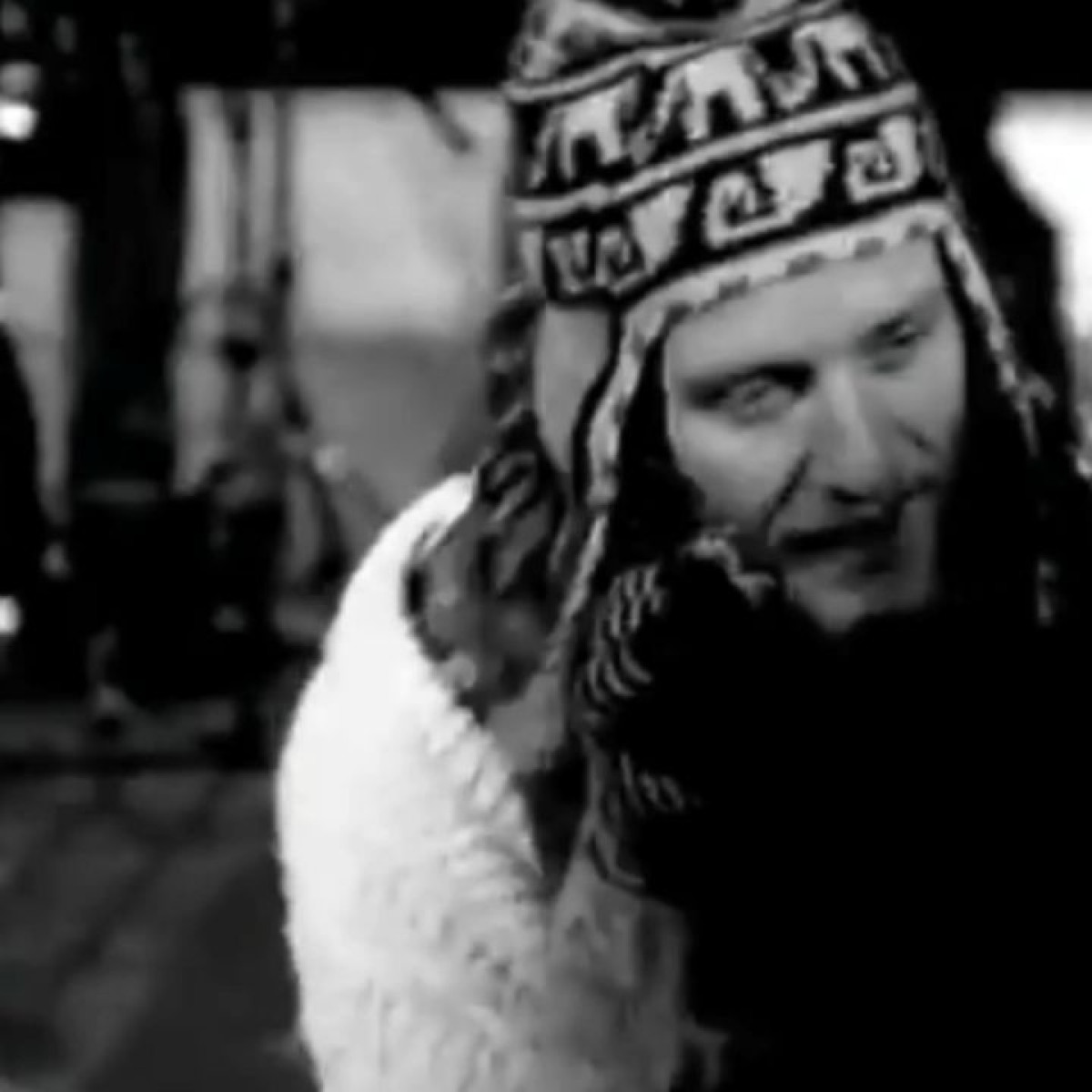 90’s Nostalgia: Spin Doctors Revive Iconic Vibes Revisit classic 90s beats as Spin Doctors channel a timeless spirit of nostalgia in style.