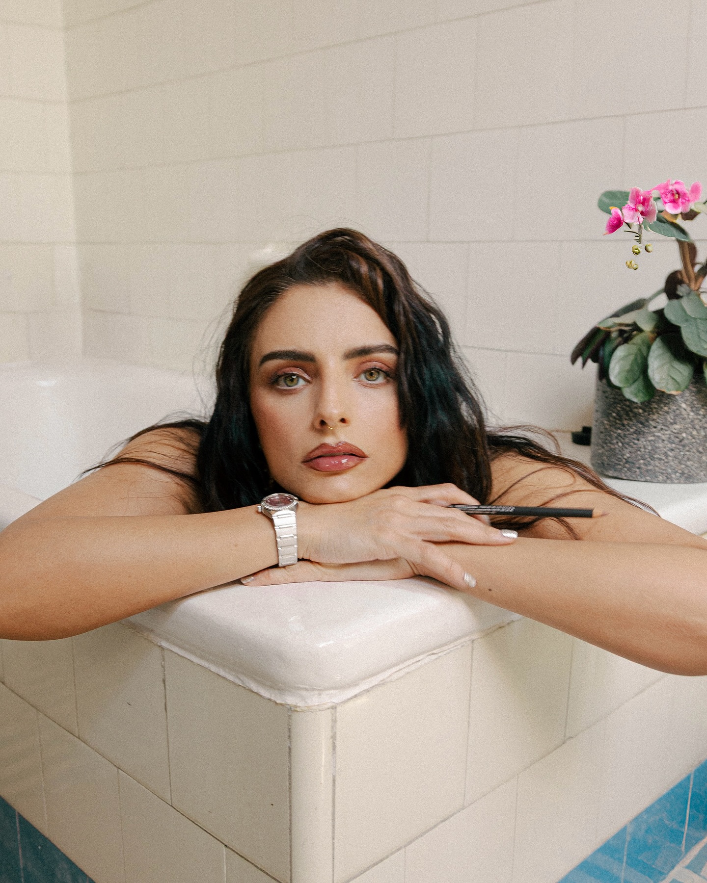 A tribute to fave photos with a star-studded crew showcasing style and pure authenticity!!
