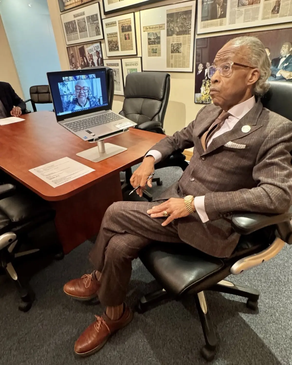 Al Sharpton Co-Chairs Chief Healthy Life Org. at Viral NAN Meeting Civil rights icon expands impact by guiding health initiatives with NAN in a staff session