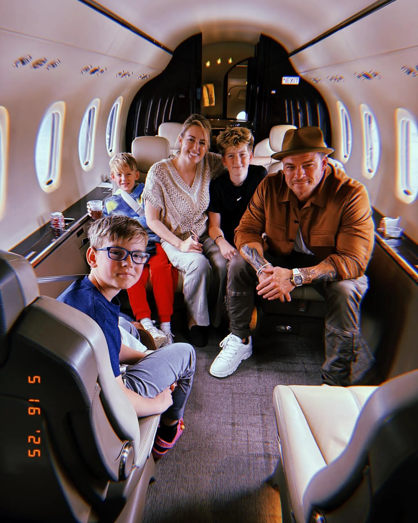 Alan Ritchson Returns With Family For New Film Gig Joined by celeb pals, a heartfelt, homecoming sparks a brief pause before future projects!
