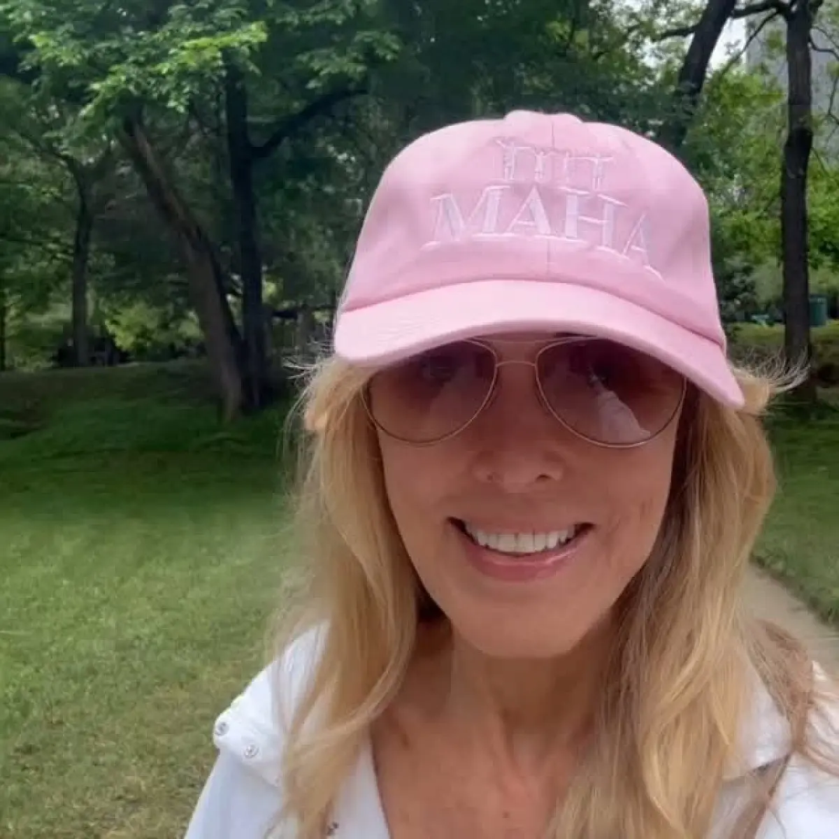 Alana Stewart Embraces Daily Walks In Dallas Celebrity Alana Stewart finds wellness and calm on a walk at Dallas' Rosewood Mansion. Yes
