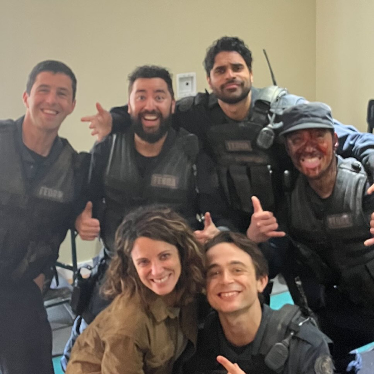 Alanna Ubach Spotted On HBO Set For The Last Of Us Veteran actress Alanna Ubach embraces the work intensity on an HBO set for The Last Of Us!