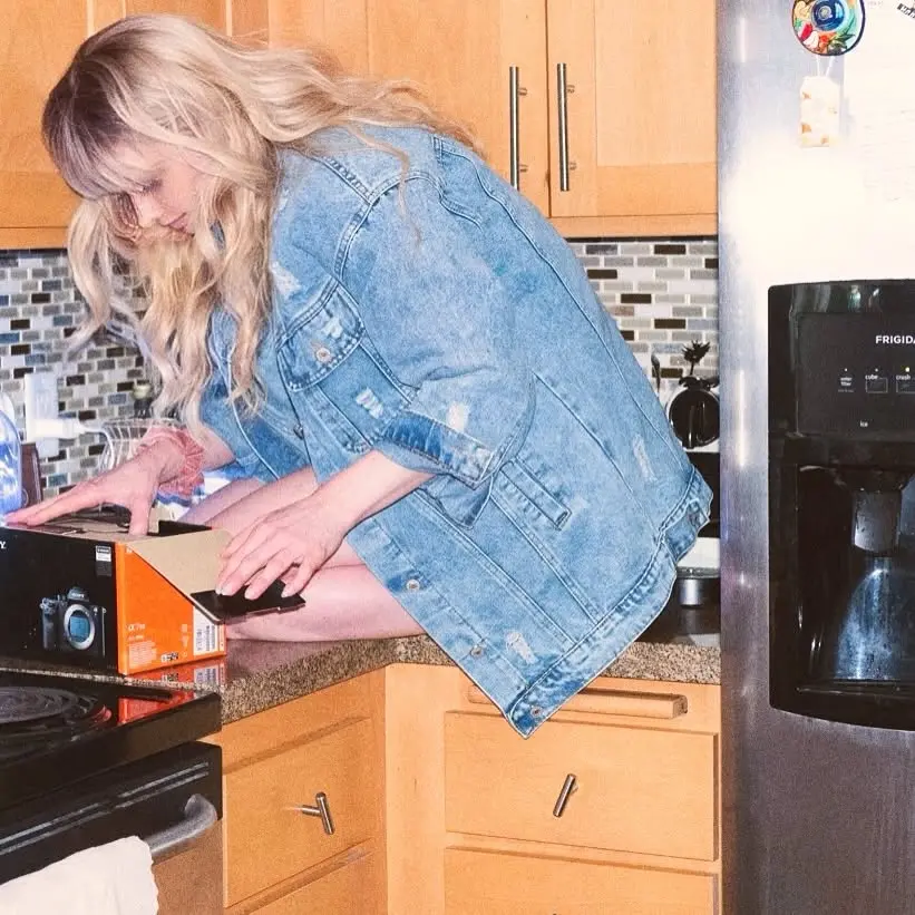 Alena Savostikova Embraces Nerd-Chic in New Instagram Shoot