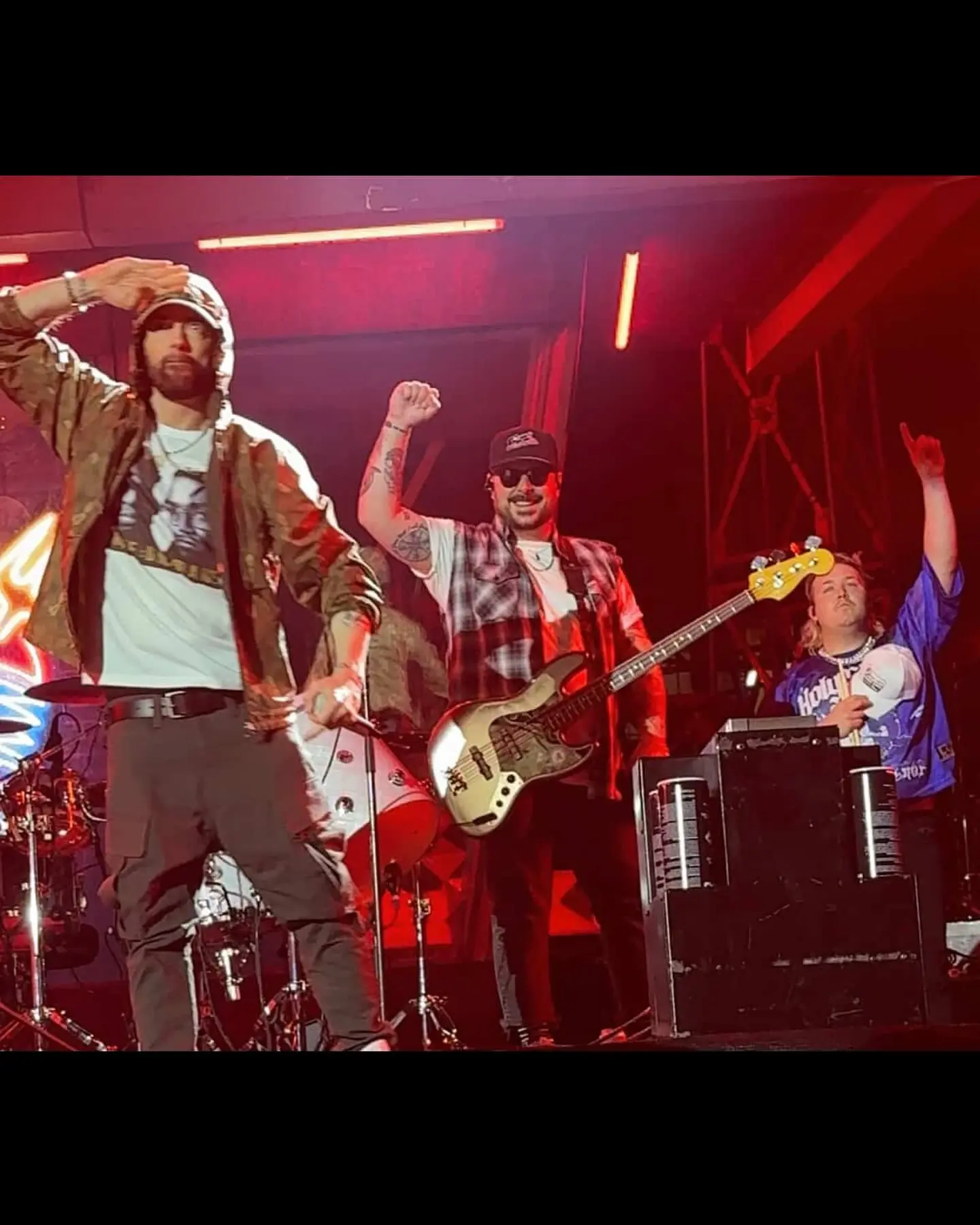 Alex Howard Shares Stage With Eminem in Detroit Detroit crowd witnessed Alex Howard’s surprise duet with Eminem—fans left in awe of moment