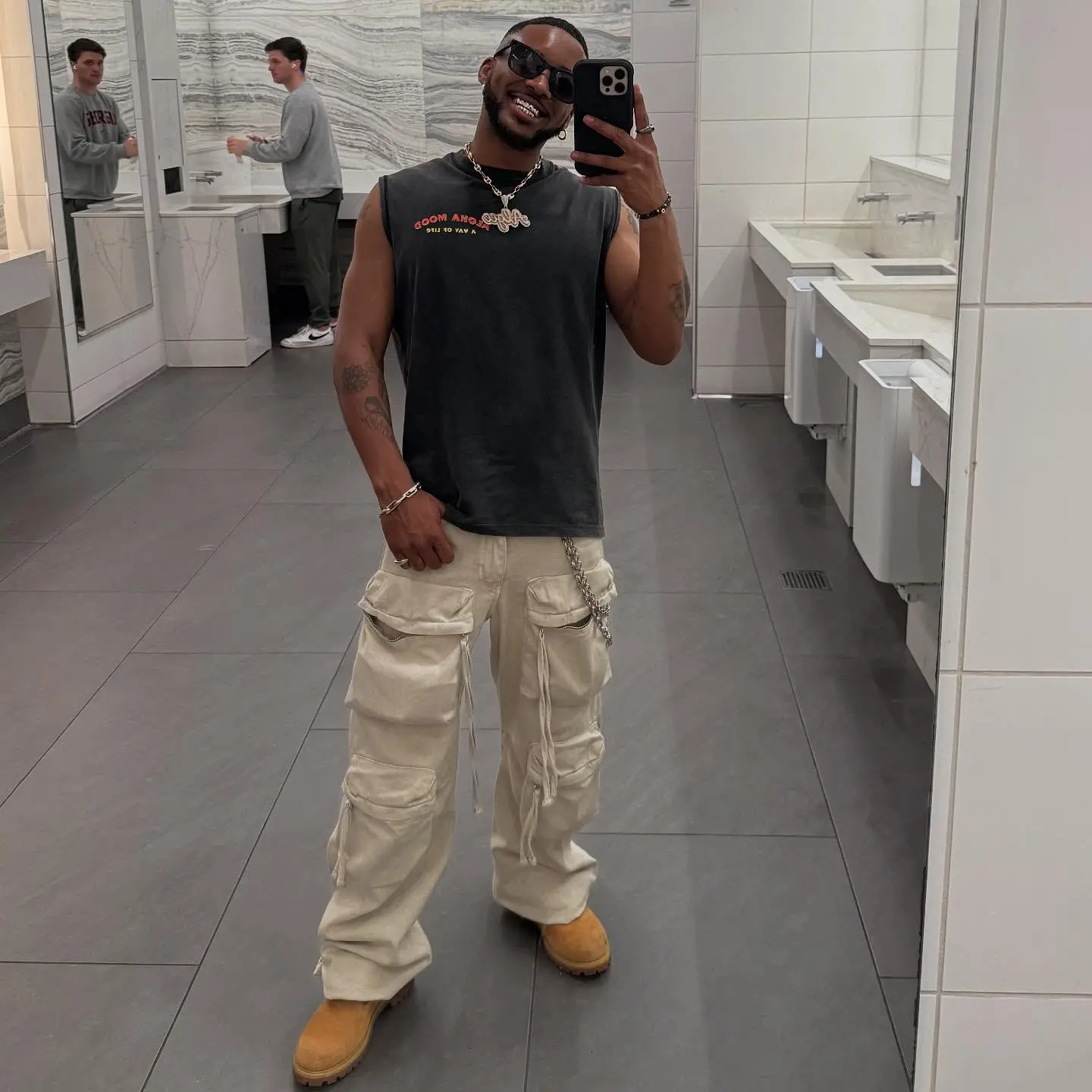 Algee Smith: What’s The Deeeaaal? Famed actor and trendsetter Algee Smith gives fans a glimpse of his stylish new vibe. 2023