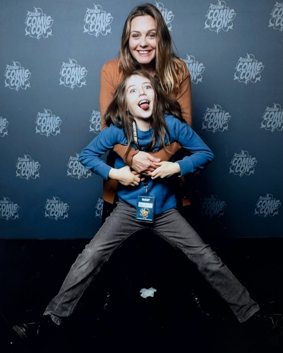 Alicia Silverstone Throws It Back With Superhero Sidekick at Comic-Con Nostalgic duo revisits iconic fan festival years later, celebrating creativity, connection