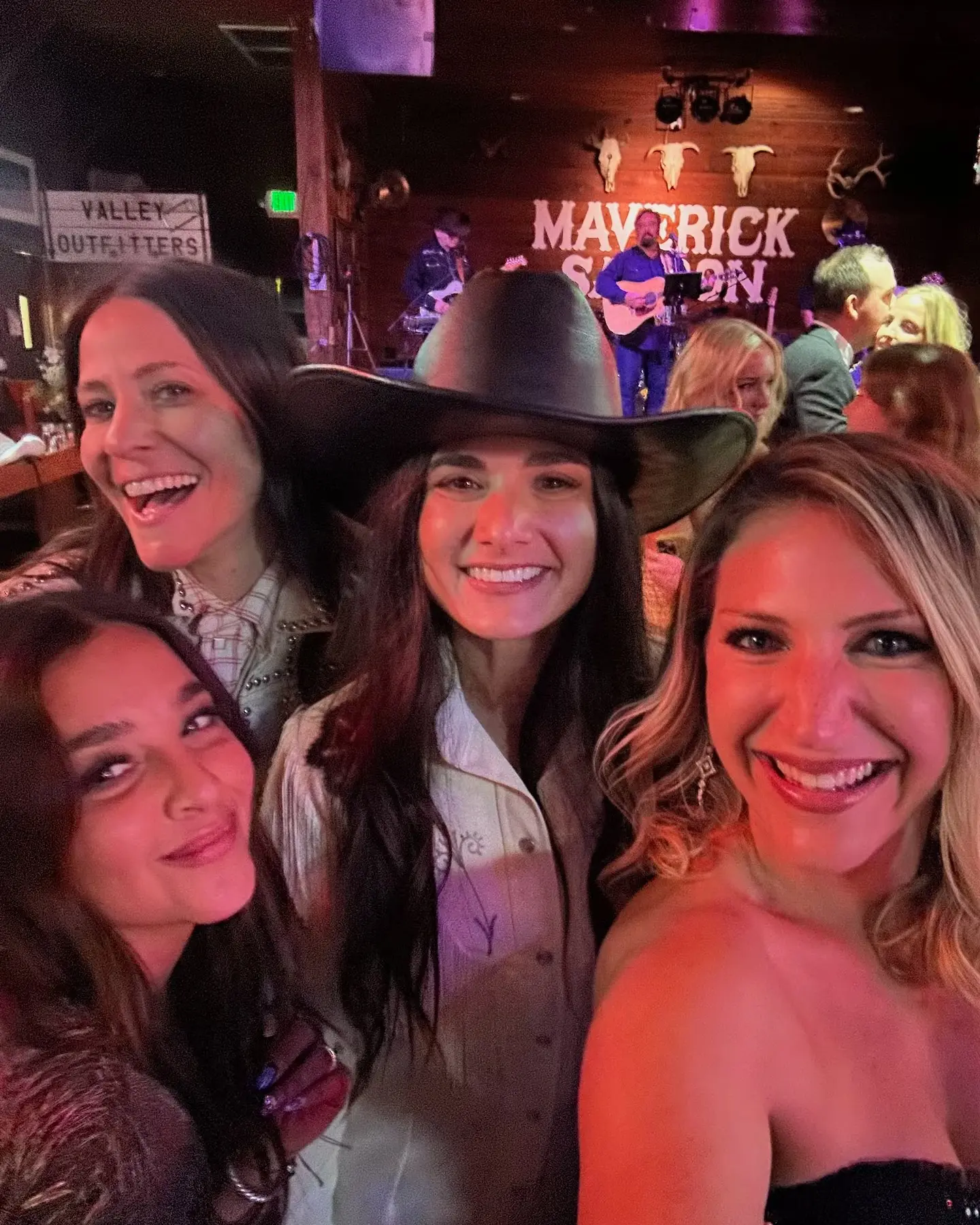 Alisan Porter Releases Bold Love Dump Statement