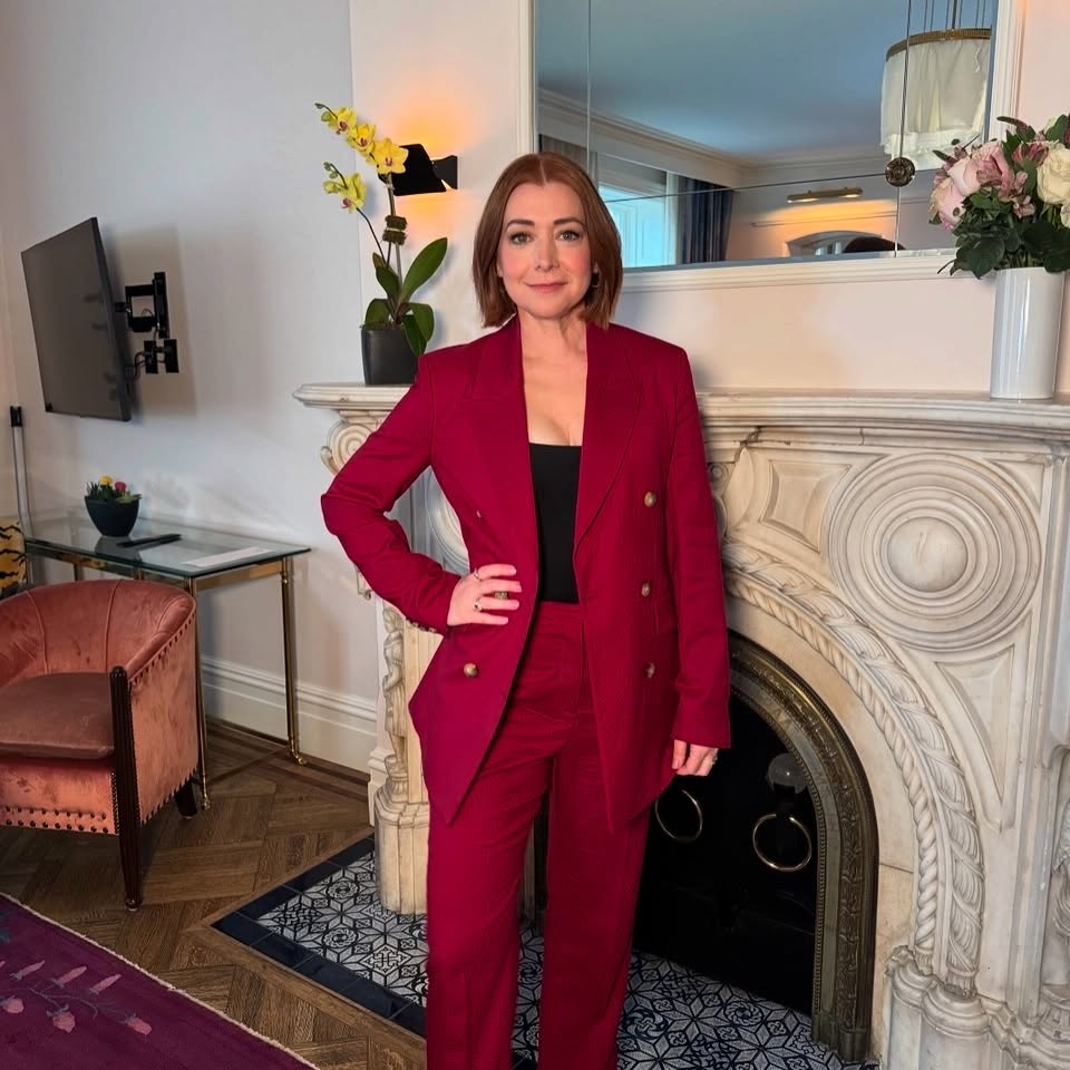 Alyson Hannigan Stuns In Sunnydale-Inspired Look