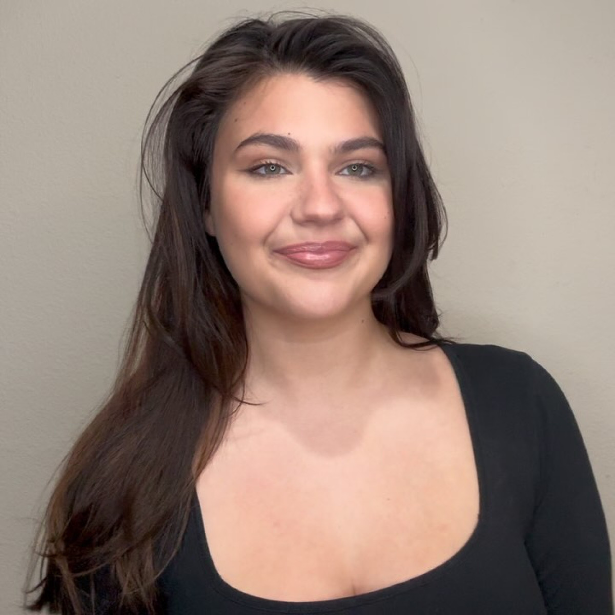 Amber Frank Radiates Joy In Latest Insta Update Latest insta share reveals Amber’s gratitude, love, and joy, making her fans smile widely.