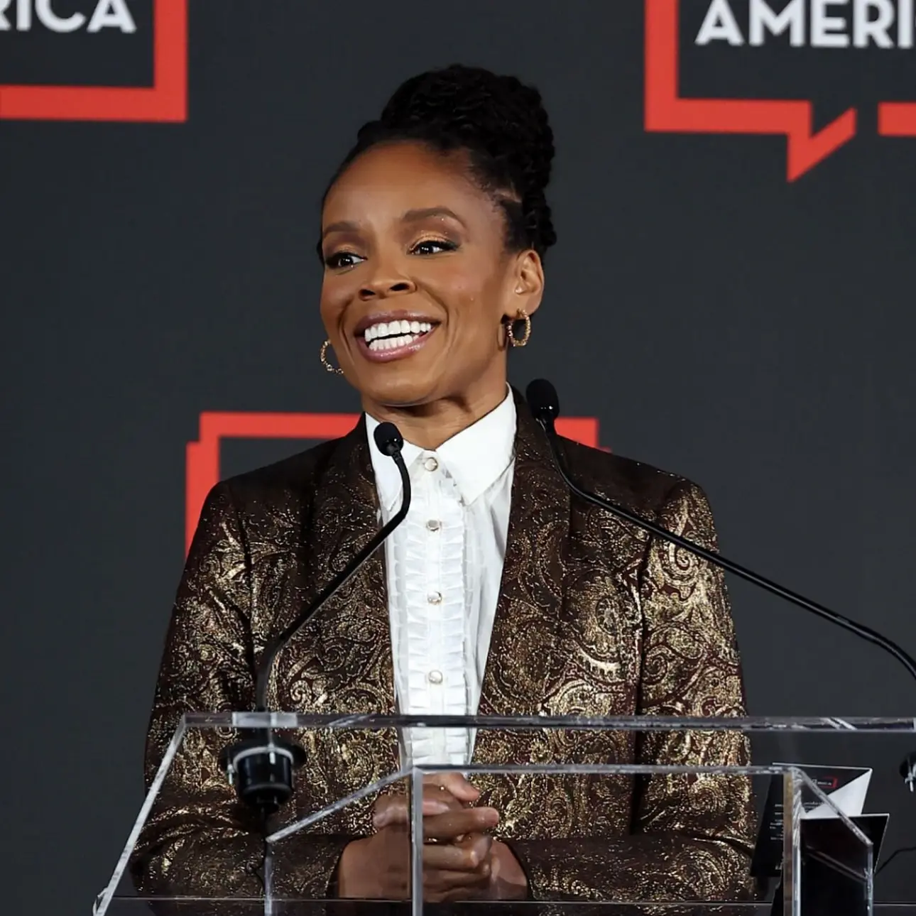 Amber Ruffin Hosts 2025 PEN America Literary Gala Comedian Amber Ruffin dazzles at 2025 PEN America Literary Gala with wit and charm & chic!