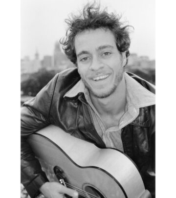 Celebrating his soulful debut two decades past, Amos Lee’s journey blends musical passion.