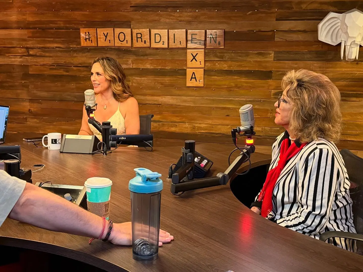 Angelica Vale and Angelica Maria Chat on Yordi En Exa