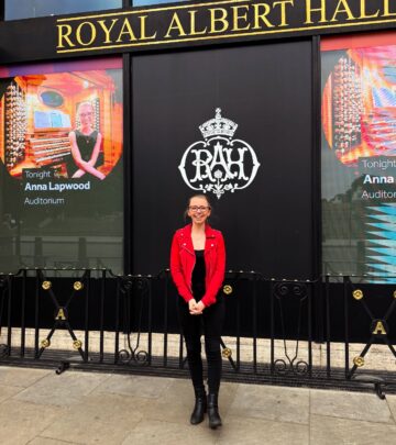 Acclaimed for organ mastery, Anna Lapwood embarks on a groundbreaking role at the hall!!!!