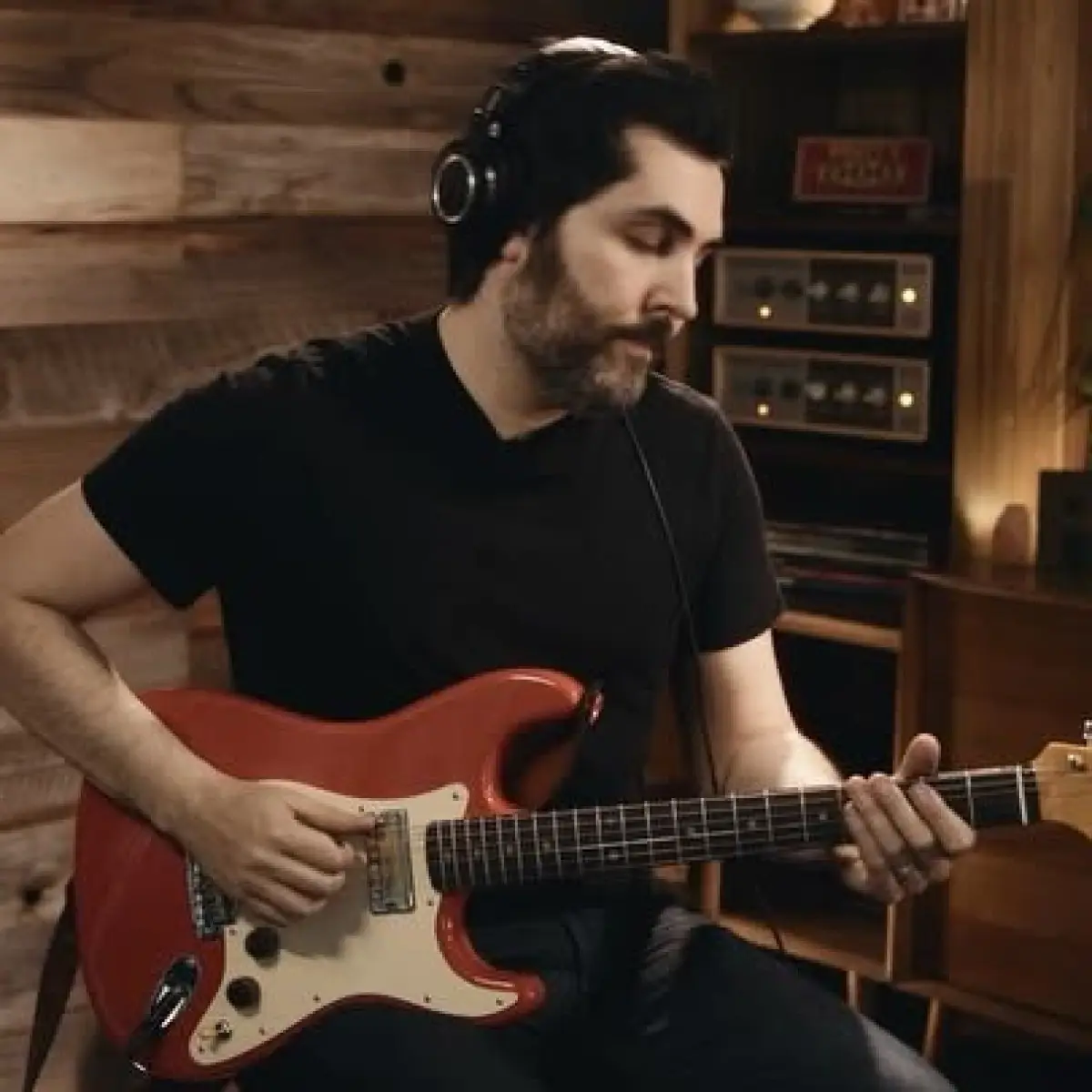 Ariel Posen Teams With Brett Papa For New Guitar Course A guitar course from Ariel Posen & Brett Papa teaches songwriting, sounds & improv—50% off