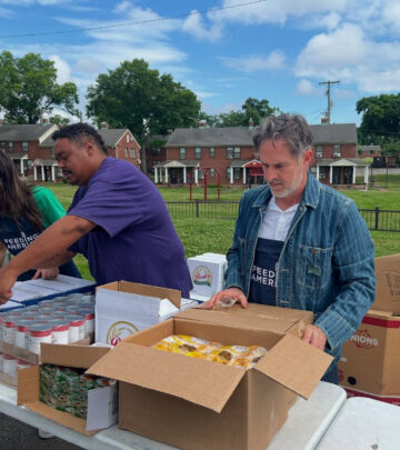 Arquette Leads Nashville Food Drive With Feeding America
