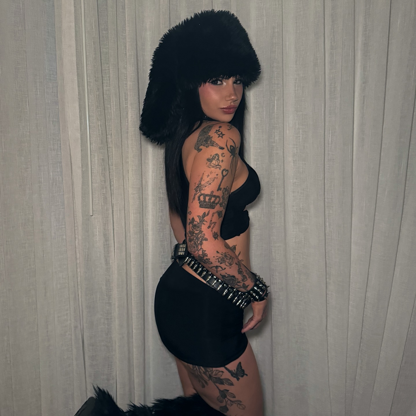 Bailey Spinn’s Rave Look Captivates Fans