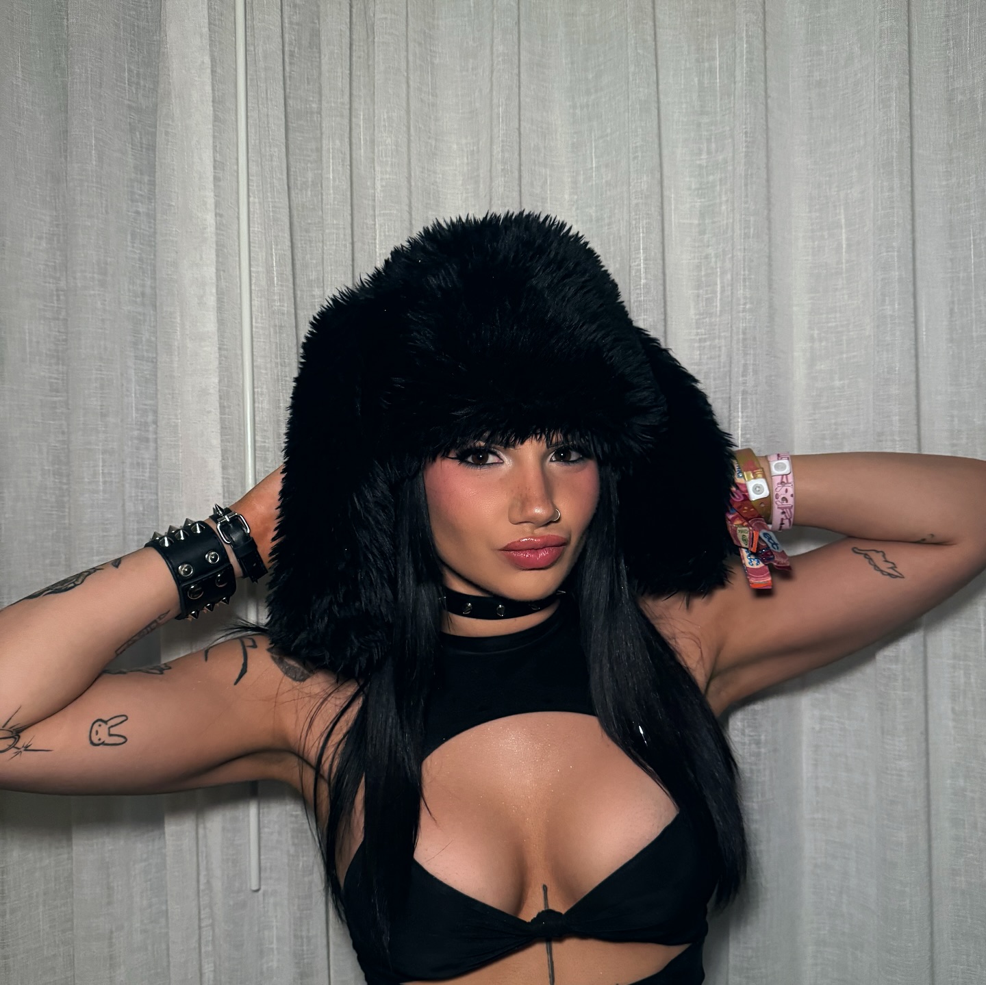 Bailey Spinn’s Rave Look Captivates Fans