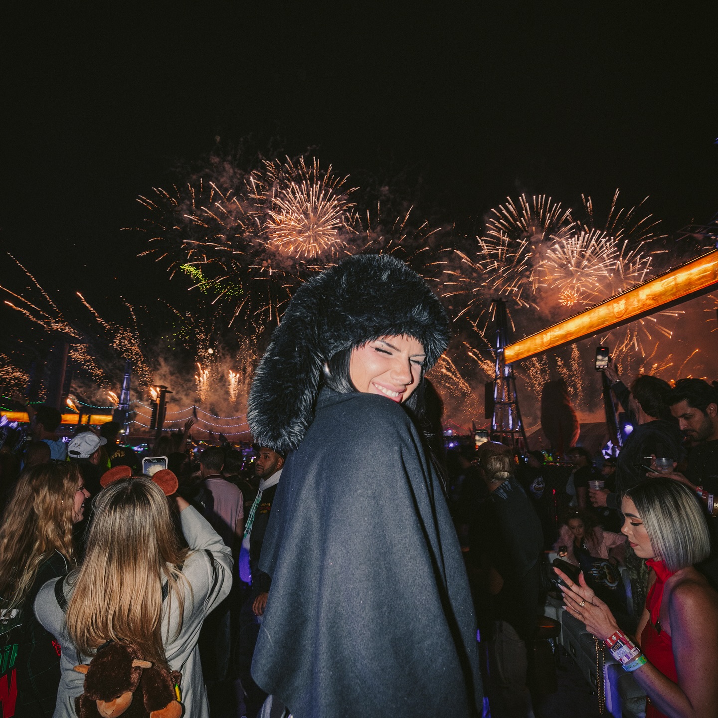 Bailey Spinn’s Rave Look Captivates Fans
