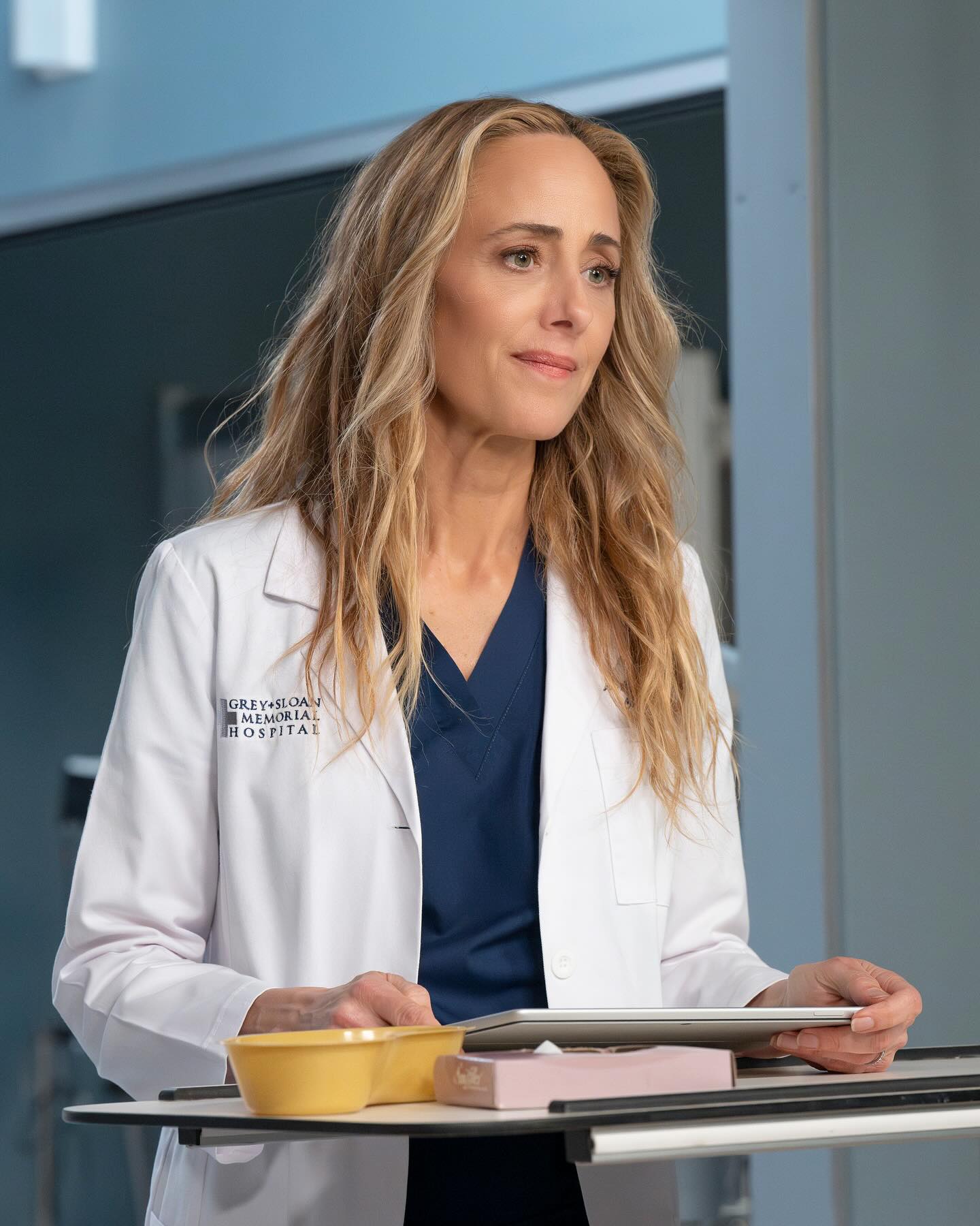 Behind The Scenes: Greys Anatomy Sneak Peek Exclusive behind-the-scenes look at tonight’s Greys Anatomy episode, directed with flair!