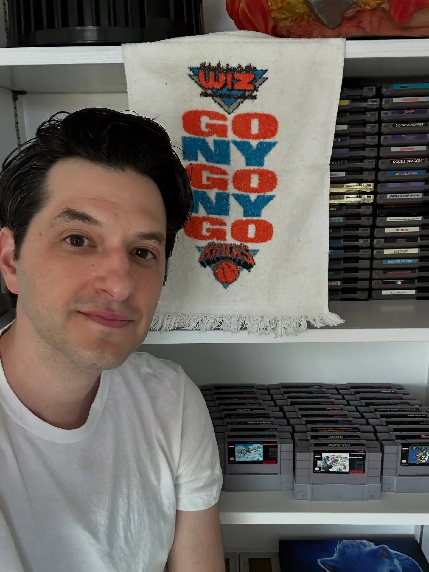 Ben Schwartz Remembers Iconic Knicks Towel 30 Years Later Comedian Ben Schwartz recalls snagging his first Knicks playoff towel at MSG in early ’90s