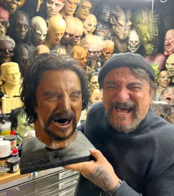 Fun selfie alert: horror masters spotlight legacy of movie magic and chilling cult roots.