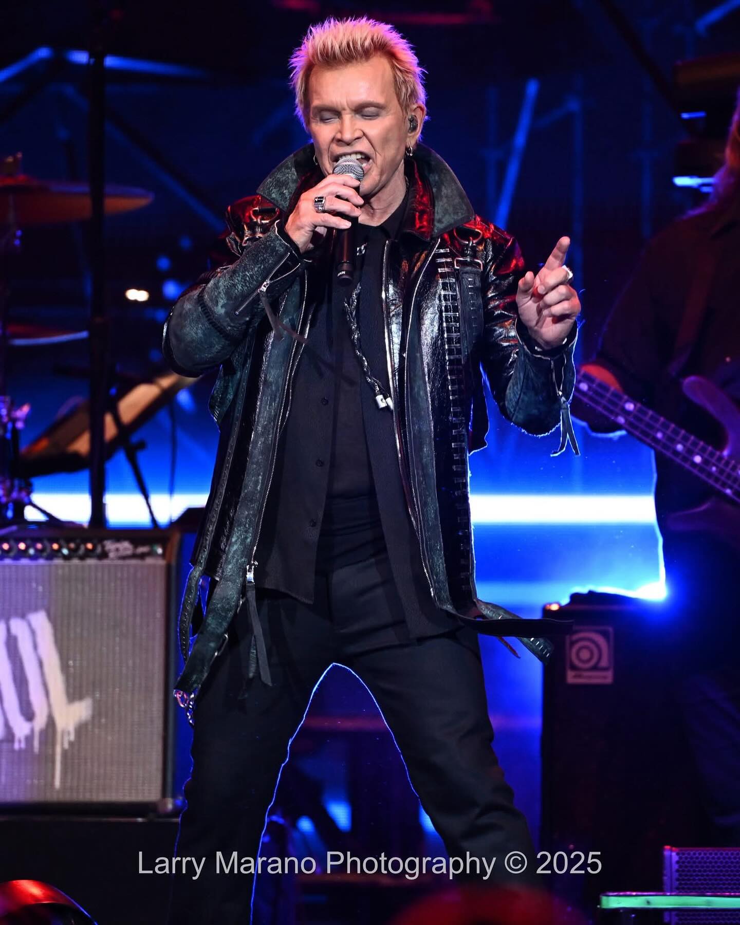 Billy Idol Ignites Stage In Sunrise