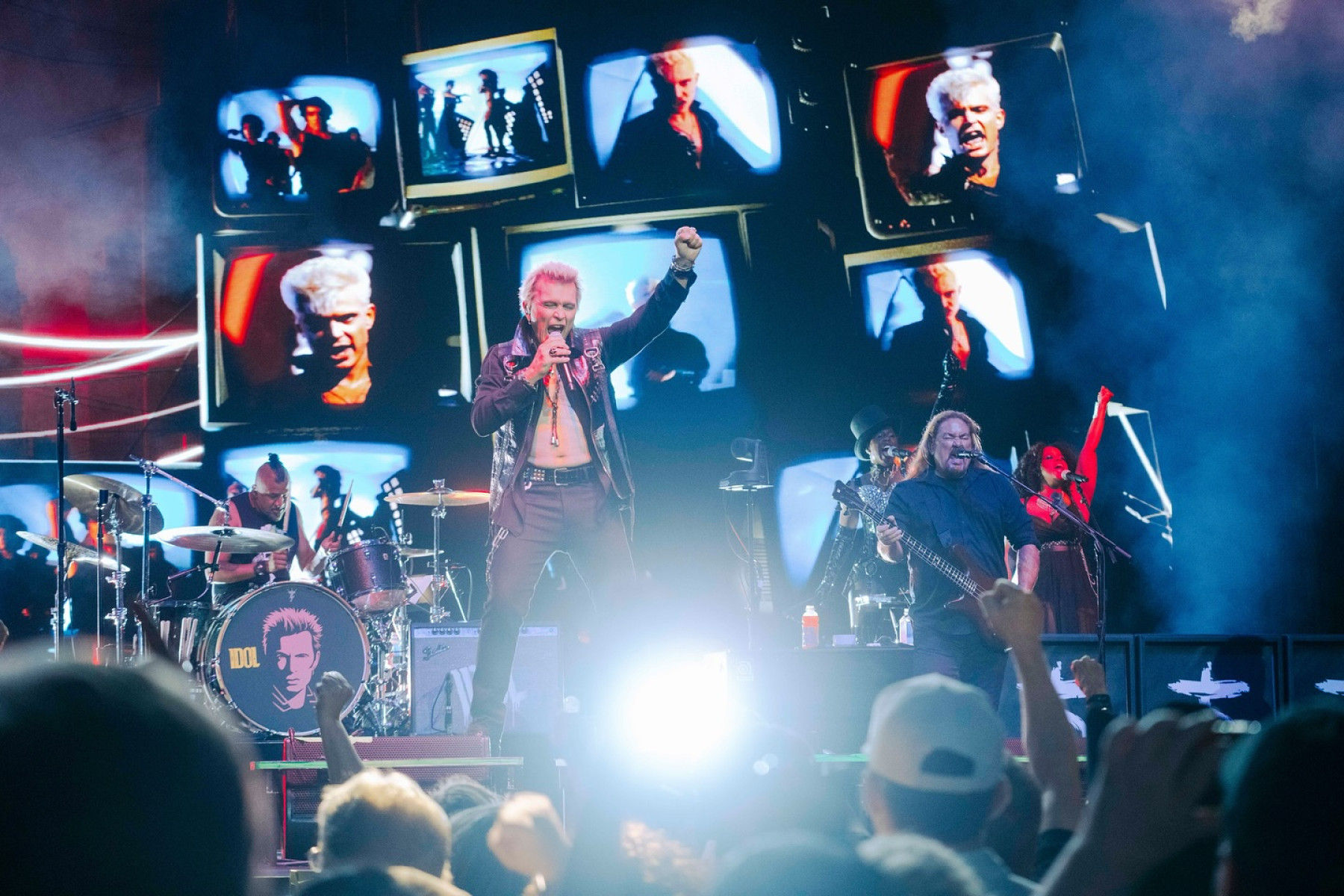 Billy Idol Kicks Off Nashville Tour Iconic rocker reignites stage in Nashville showing fierce energy in dynamic tour comeback!