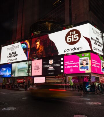 Blake Shelton Celebrates Album in Times Square Takeover