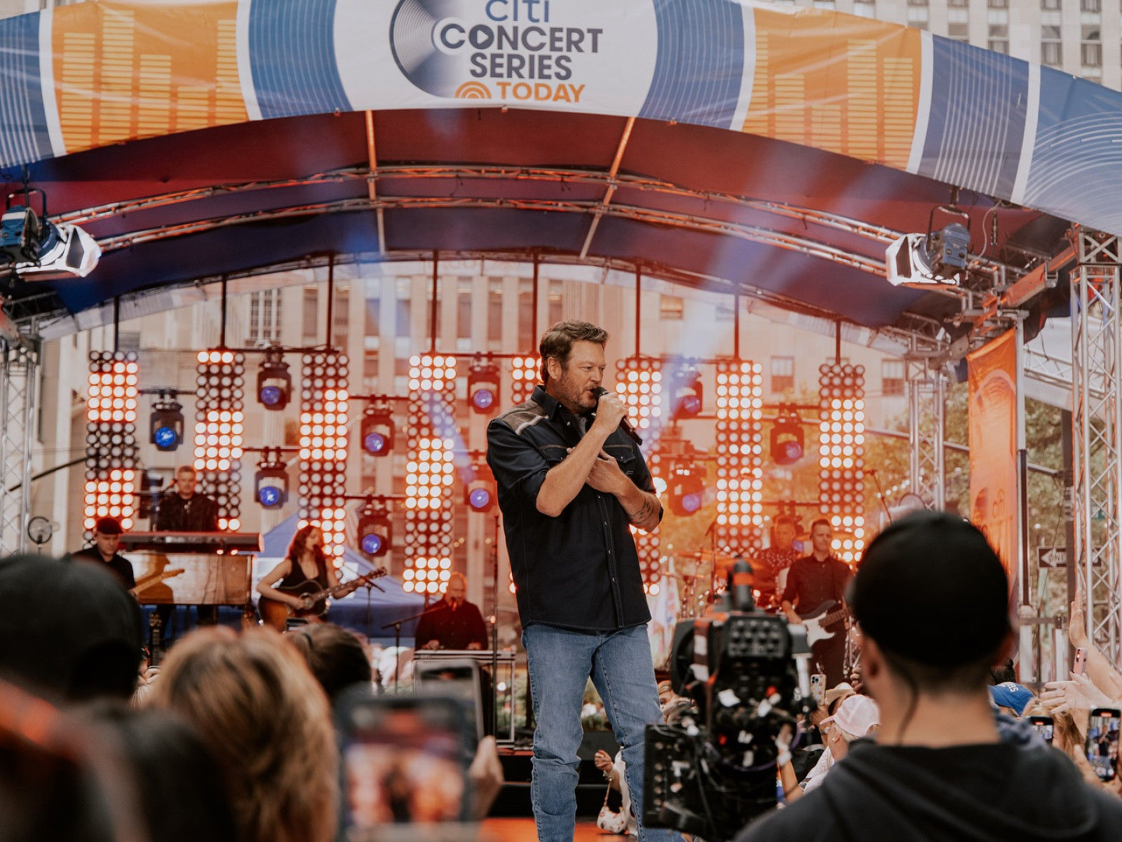 Blake Shelton’s Calamari Encounter On Today Show Blake Shelton took Carson Daly's spot and left Today with a delightful calamari treat - ok