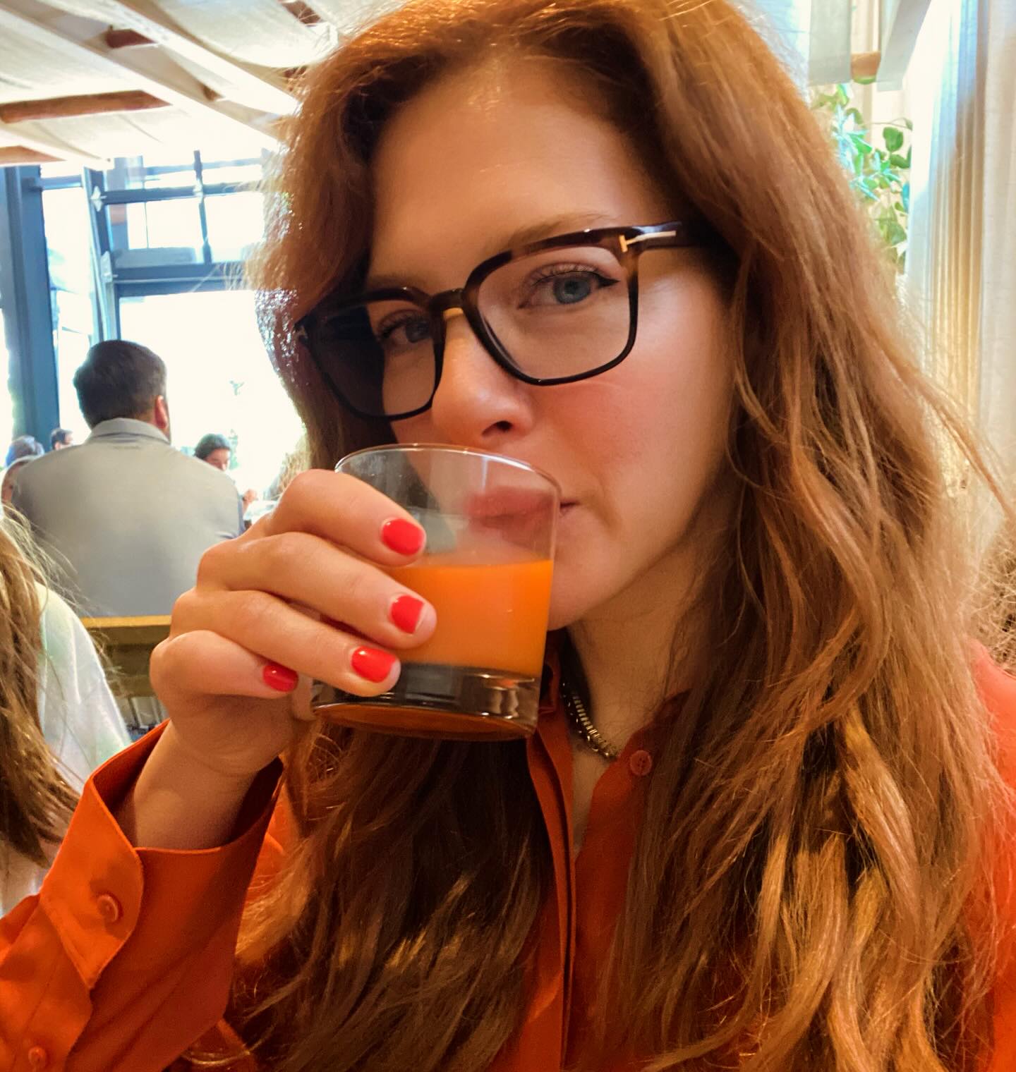 Breakfast Juice Style: Rachelle Lefevre’s Colorful Look Her recent Instagram post fuses flair with breakfast hues in a playful nod to self-love!!