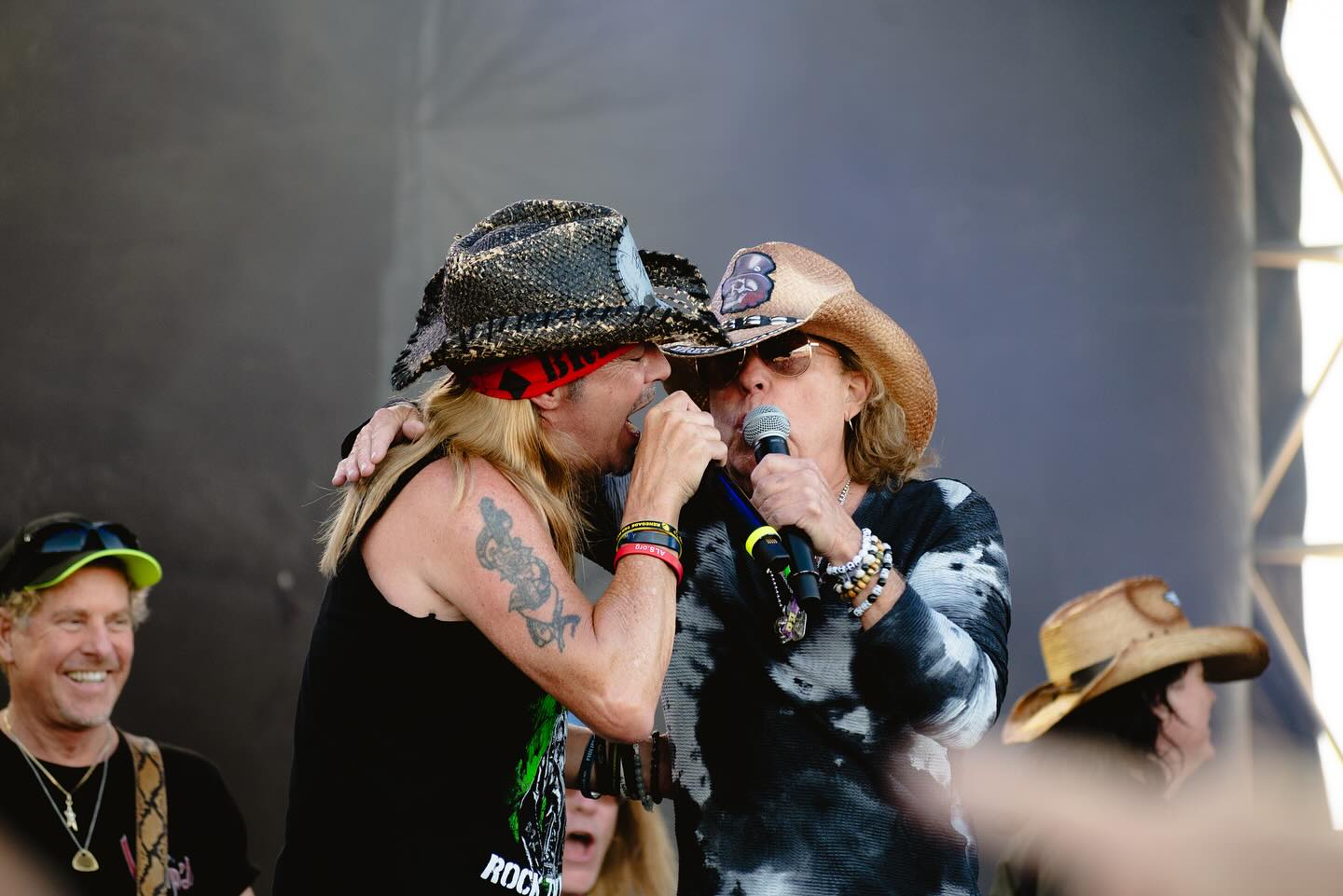 Bret Michaels Radiates Good Vibes In Casual Snap