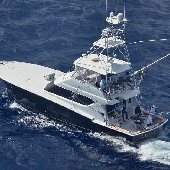 Brian Kelley Enjoys Fishing Adventure On Oil Rig