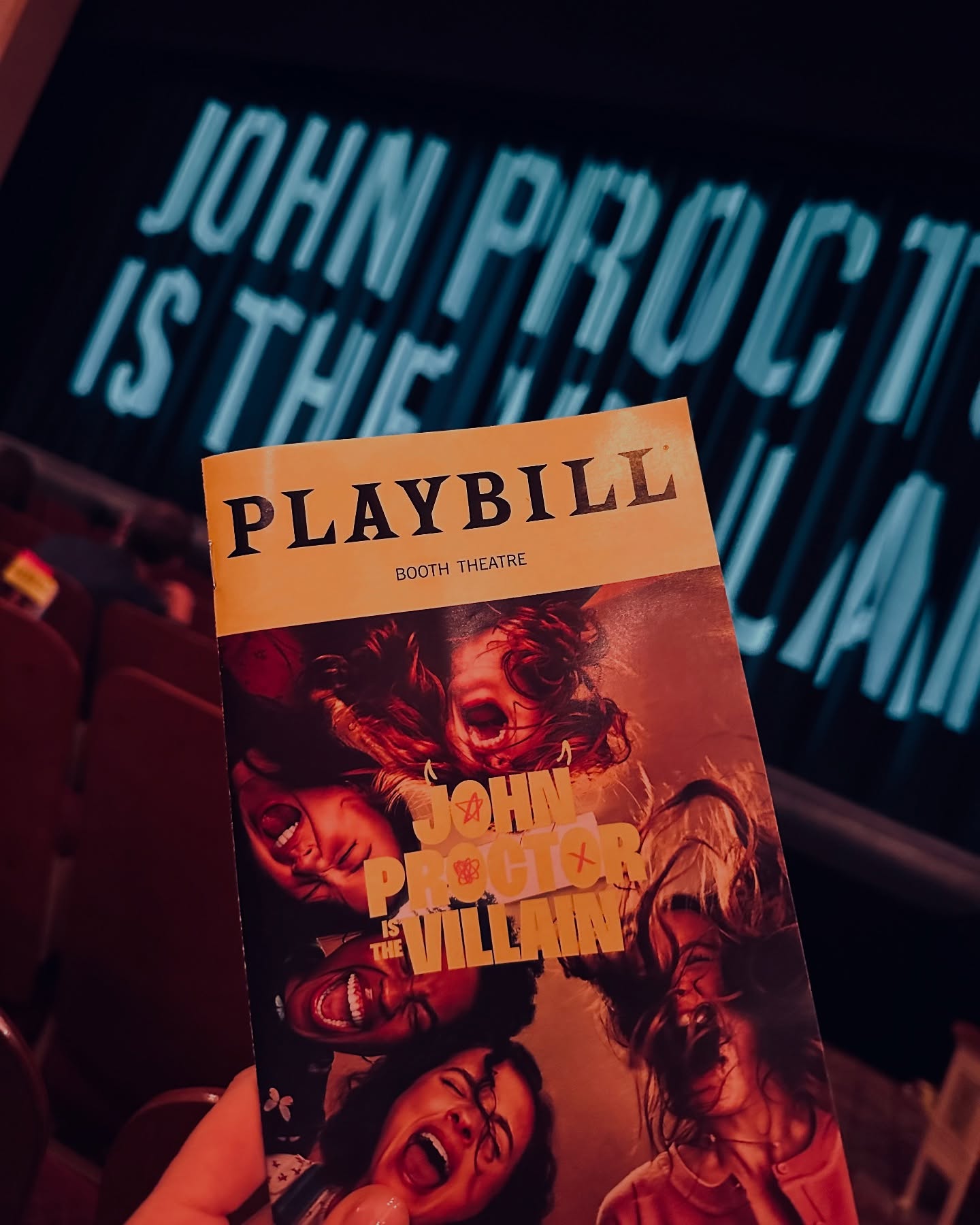 Bridget Moynahan Praises Enthralling Theatre Performance Celebrity star Bridget Moynahan lauds brilliant acting and humor in must-see theatre show.