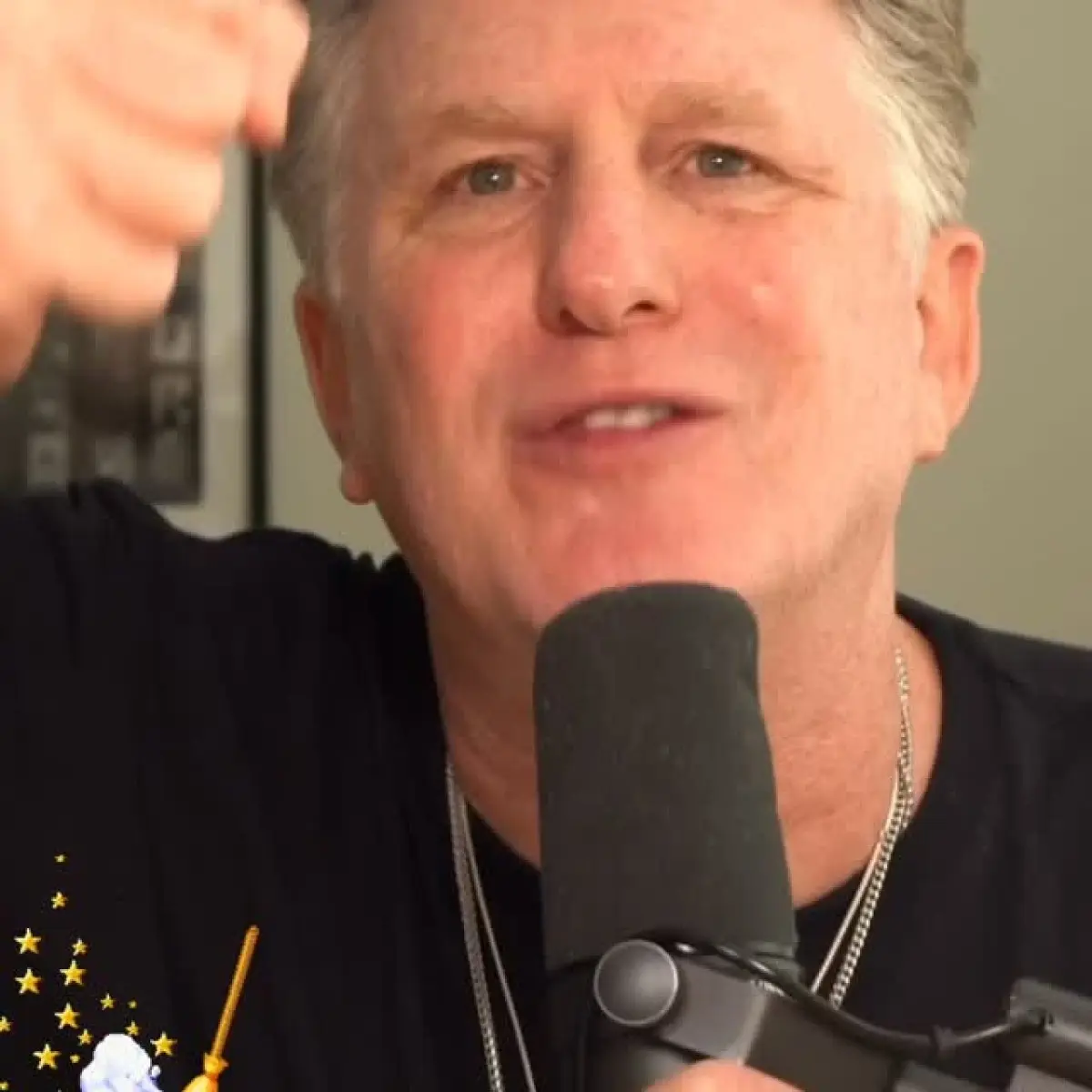 Michael Rapaport lights up Instagram with a quirky call to Knicks fans using broom humor!!