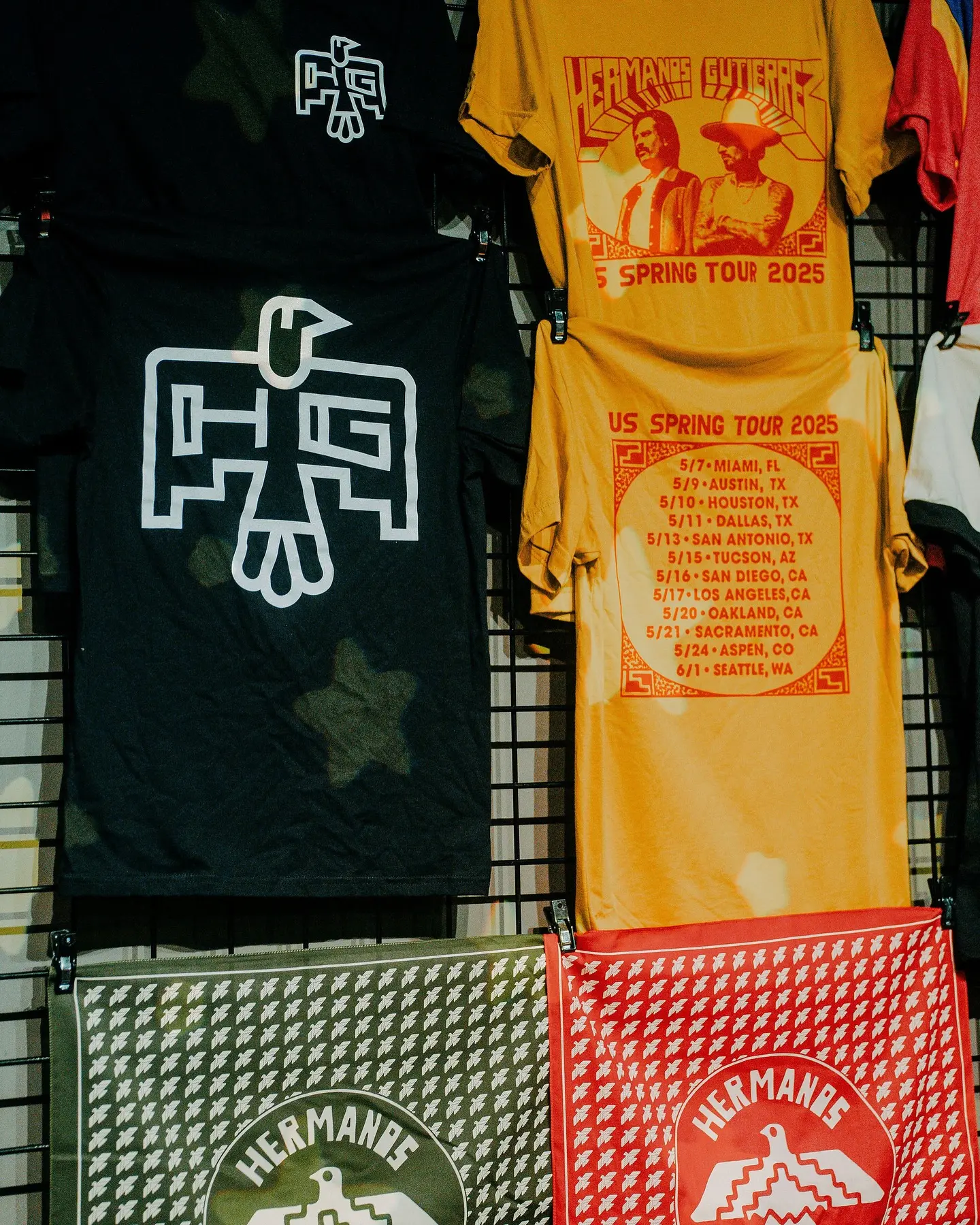 BTS In Dallas: Hermanos Gutierrez Make A Statement Experience Dallas energy as Hermanos Gutierrez wow fans in an unforgettable backstage tour.