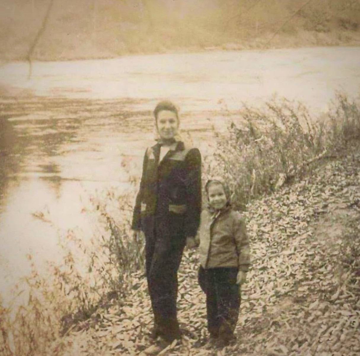 Iconic songstress Carole King honors her roots and warms hearts celebrating dear mothers!!